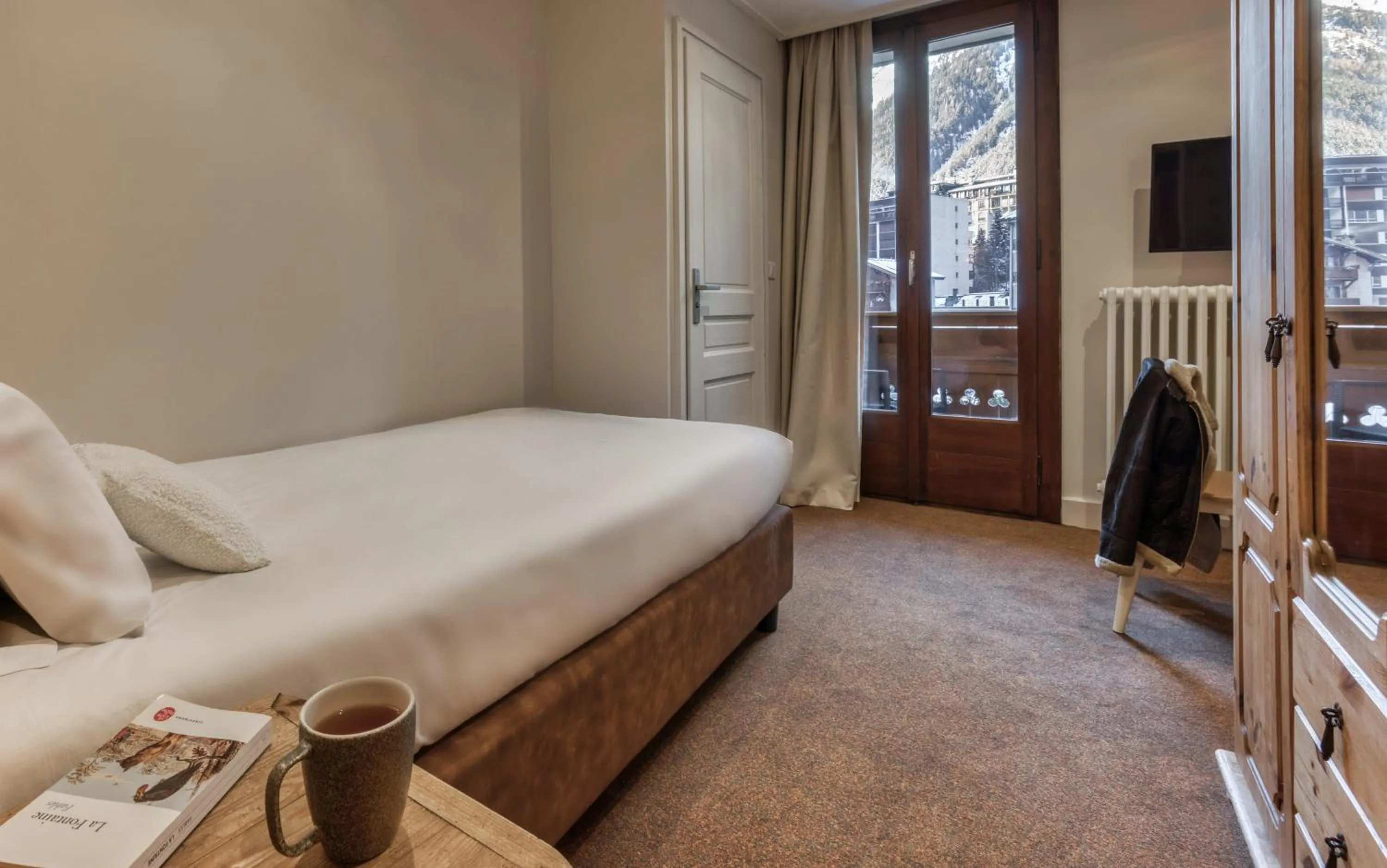 Photo of the whole room, Bed in Hôtel Lyret
