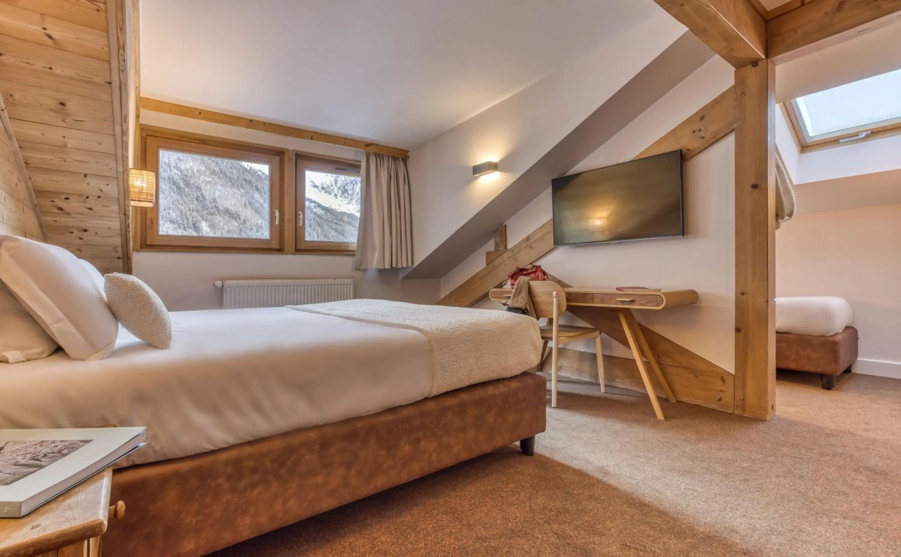 Bed in Les Gourmets - Chalet Hotel