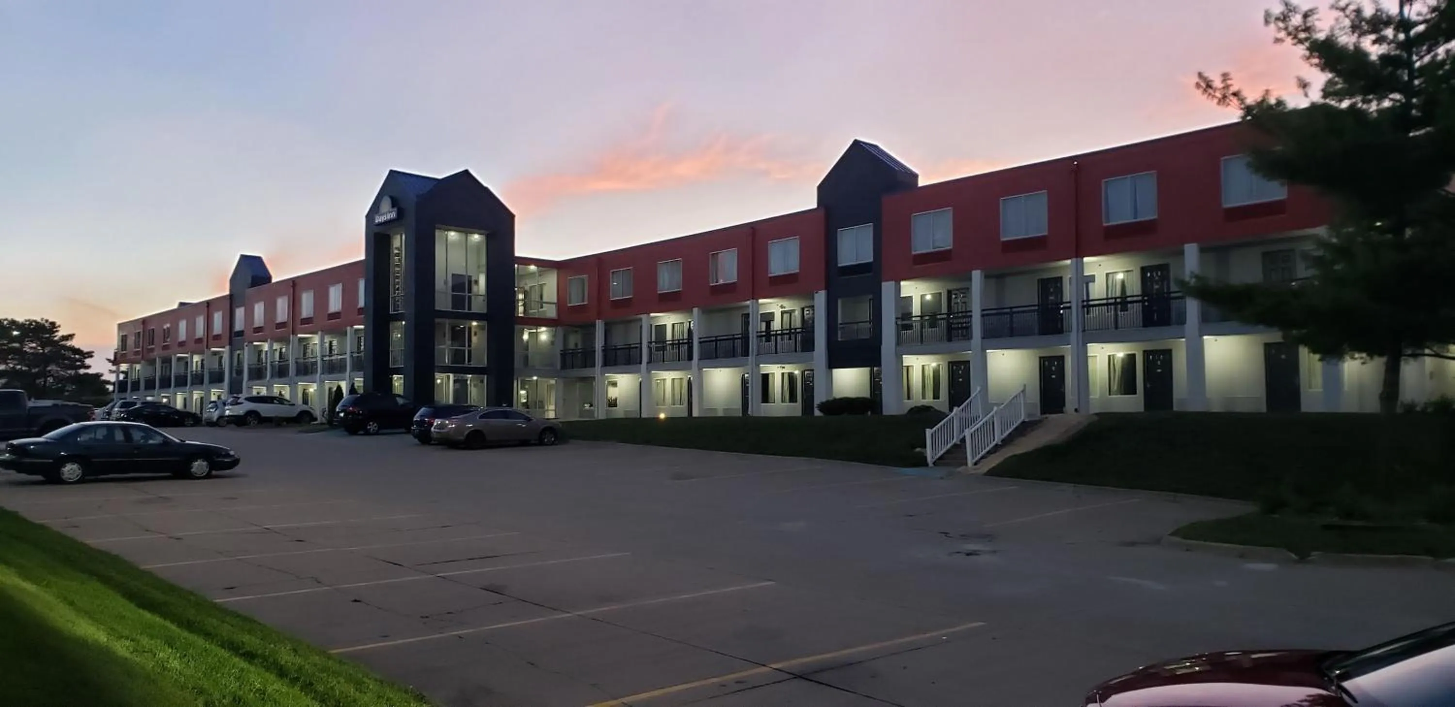 Property building in Days Inn by Wyndham West Des Moines - Clive