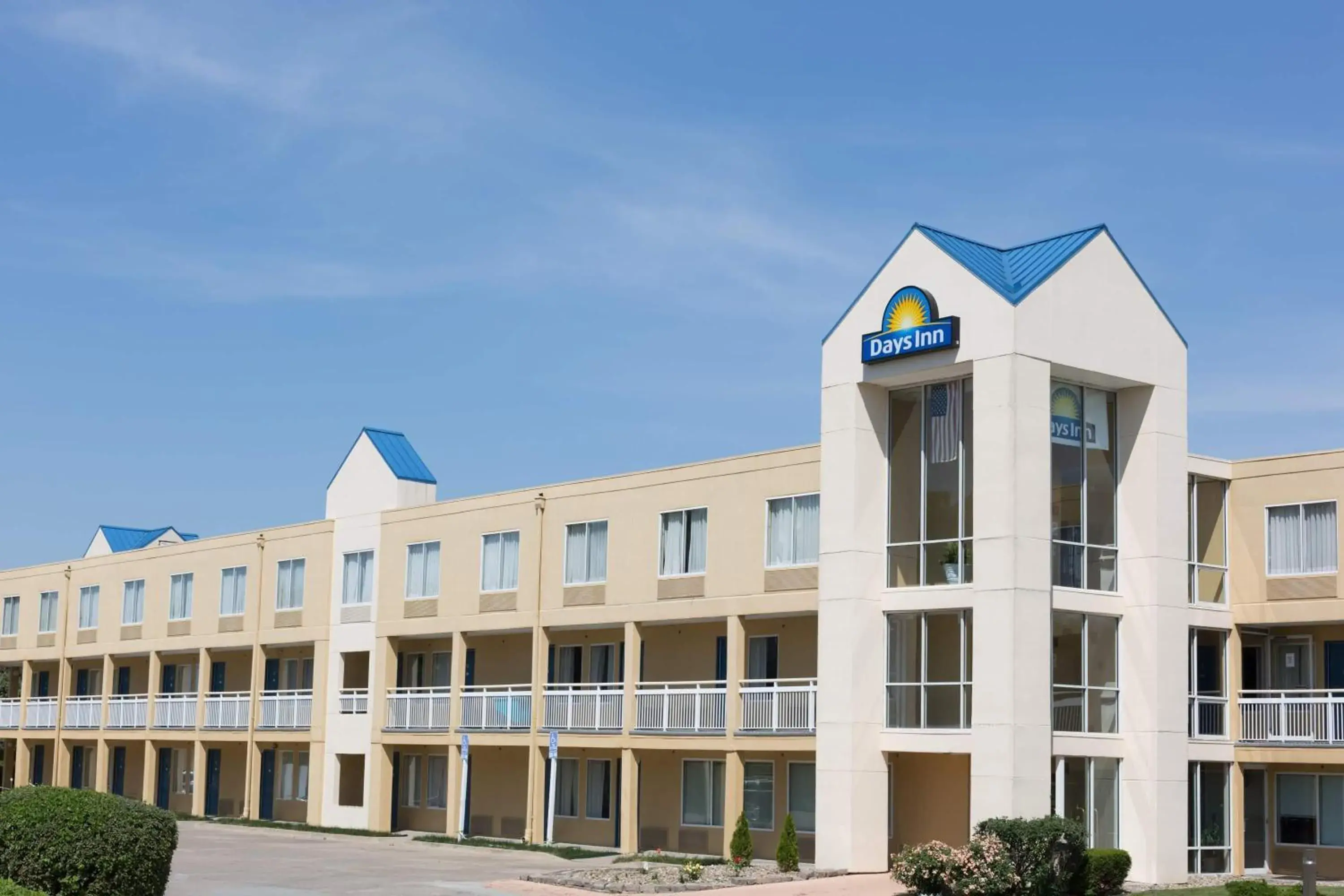Property building in Days Inn by Wyndham West Des Moines - Clive Property building in Days Inn by Wyndham West Des Moines - Clive