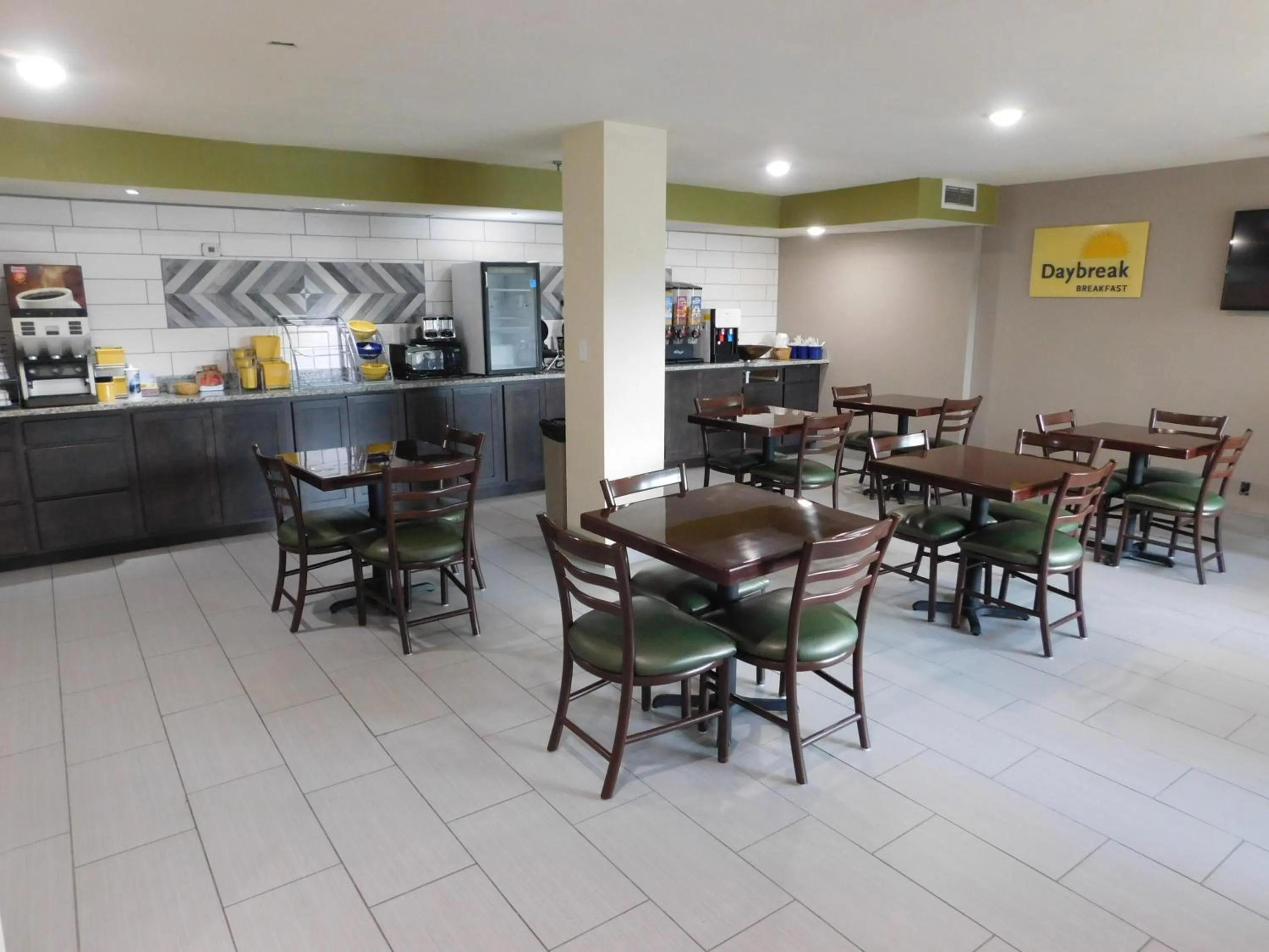 Restaurant/places to eat in Days Inn by Wyndham West Des Moines - Clive