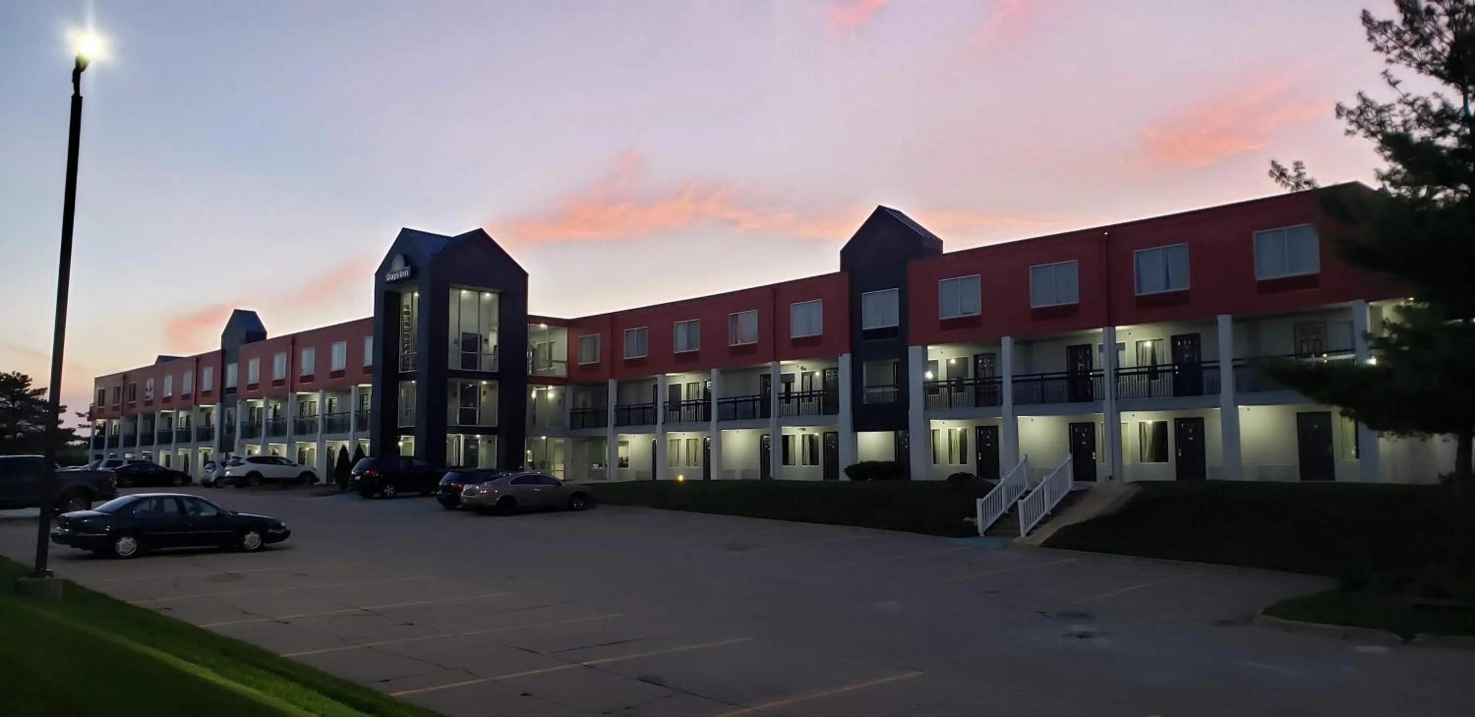 Property building in Days Inn by Wyndham West Des Moines - Clive