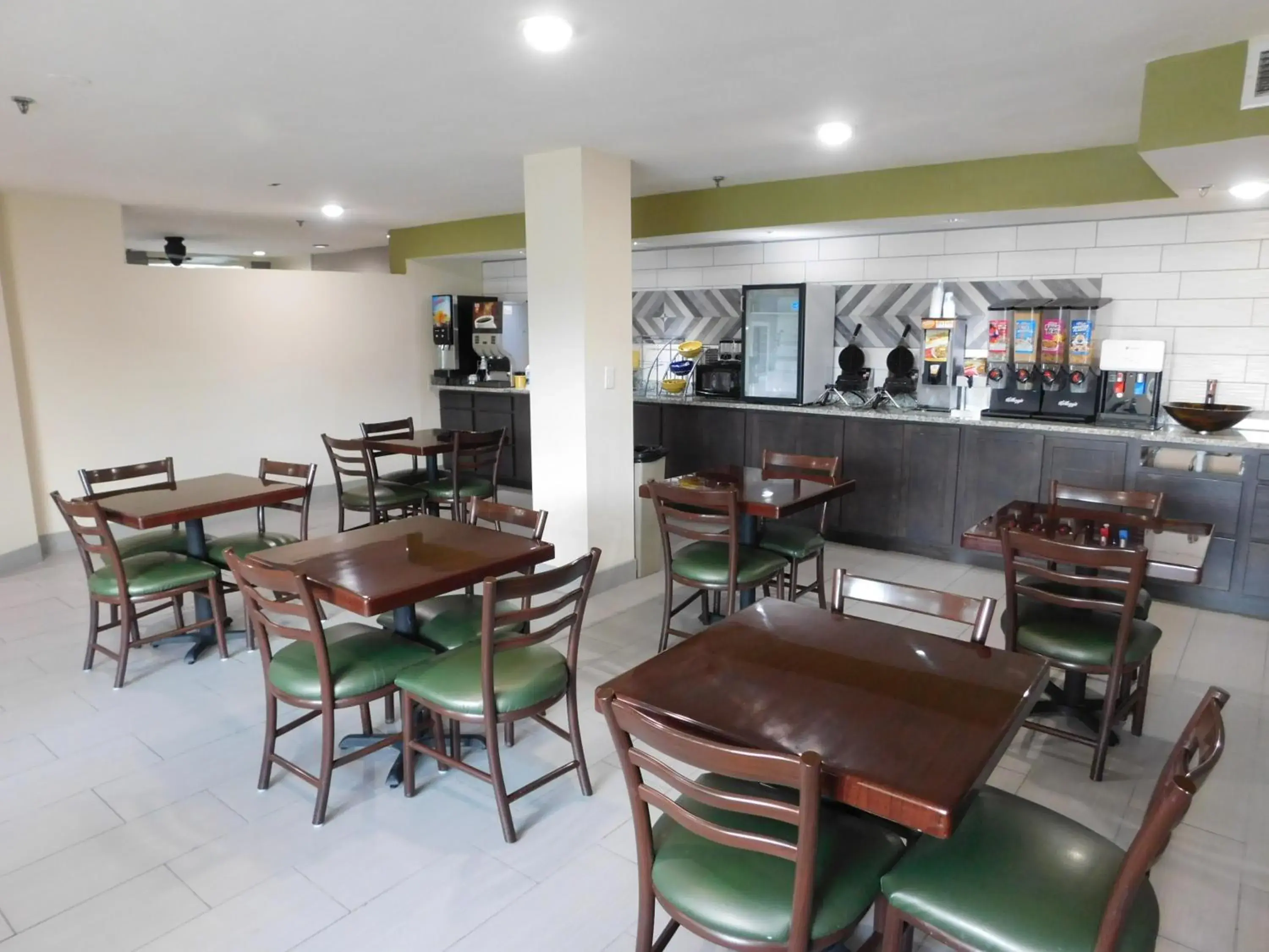 Restaurant/places to eat in Days Inn by Wyndham West Des Moines - Clive Restaurant/places to eat in Days Inn by Wyndham West Des Moines - Clive