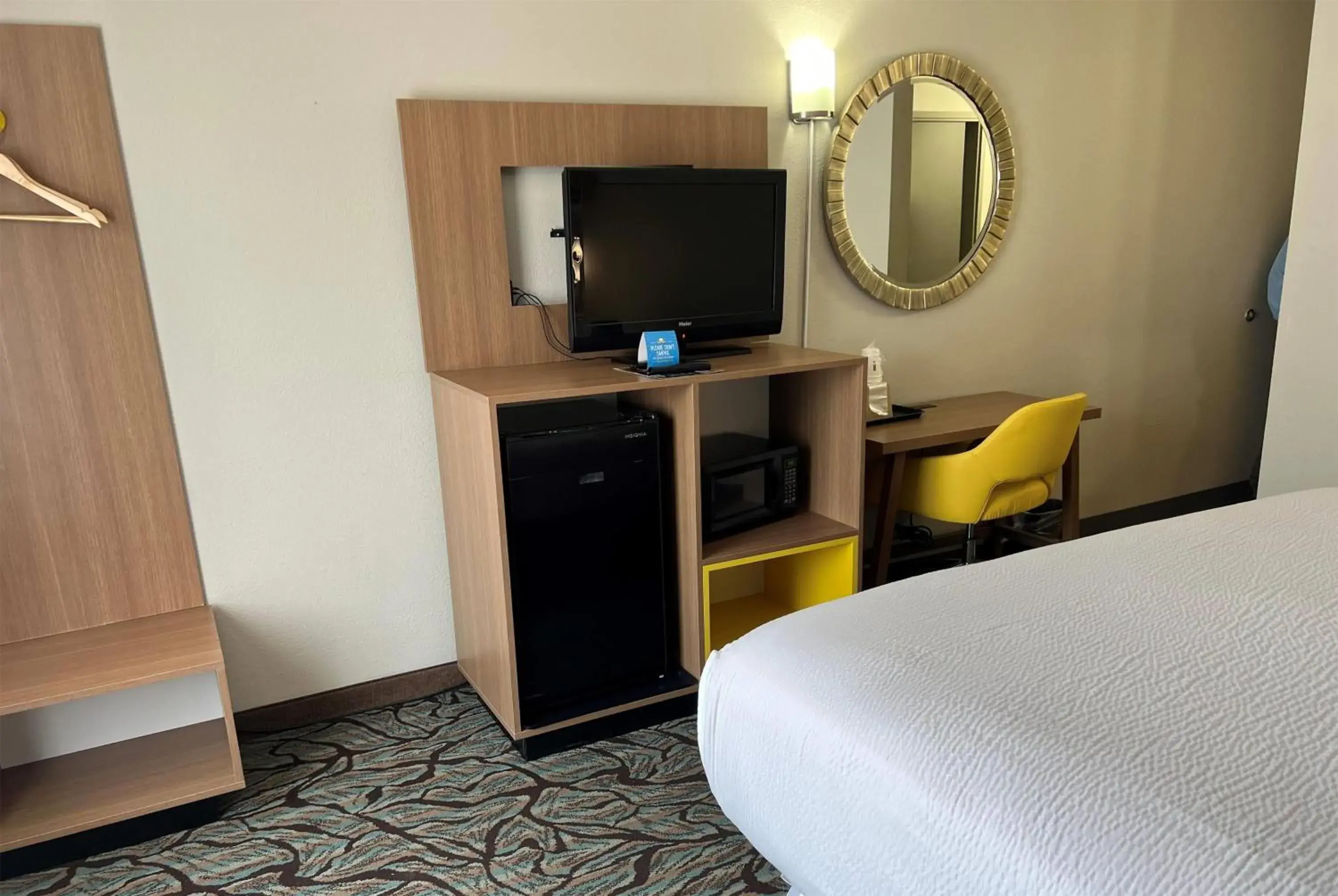 Photo of the whole room, Bed in Days Inn by Wyndham West Des Moines - Clive Photo of the whole room, Bed in Days Inn by Wyndham West Des Moines - Clive