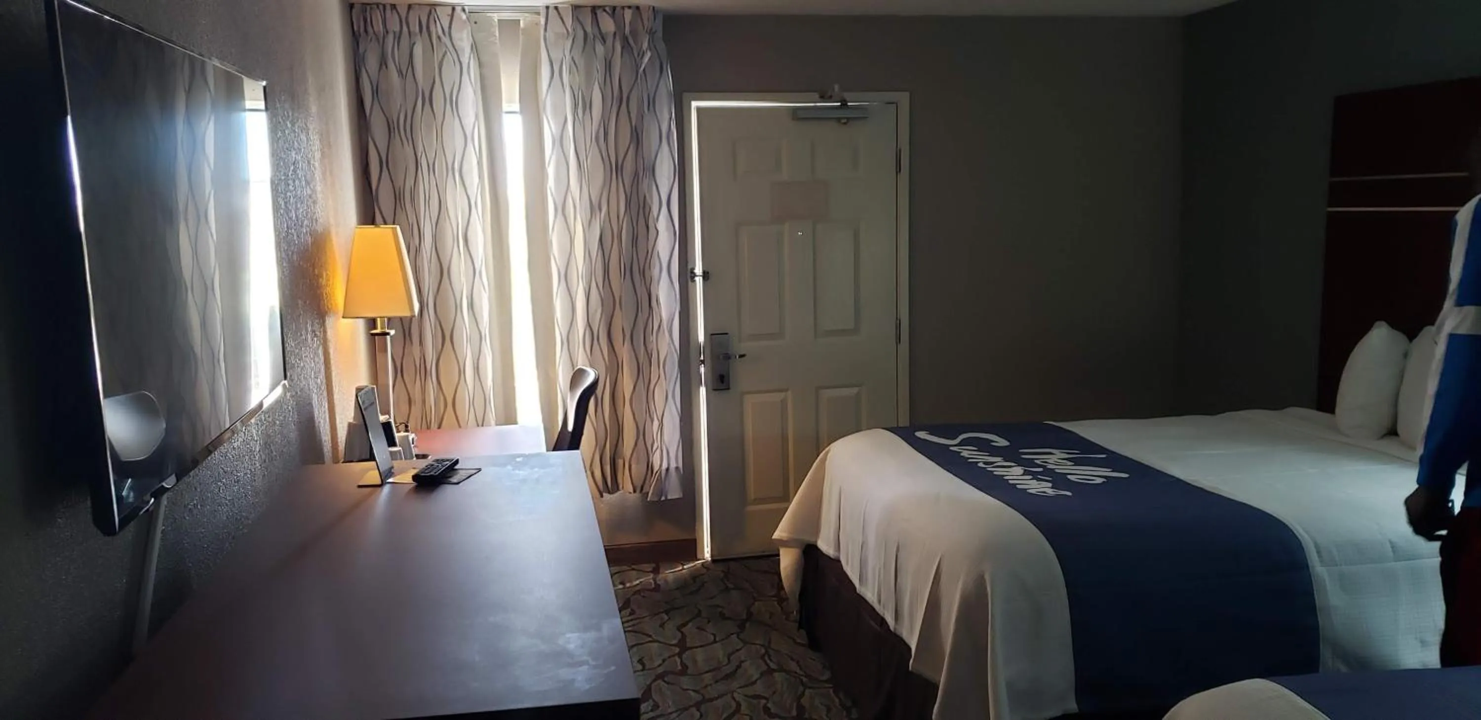 Photo of the whole room, Bed in Days Inn by Wyndham West Des Moines - Clive