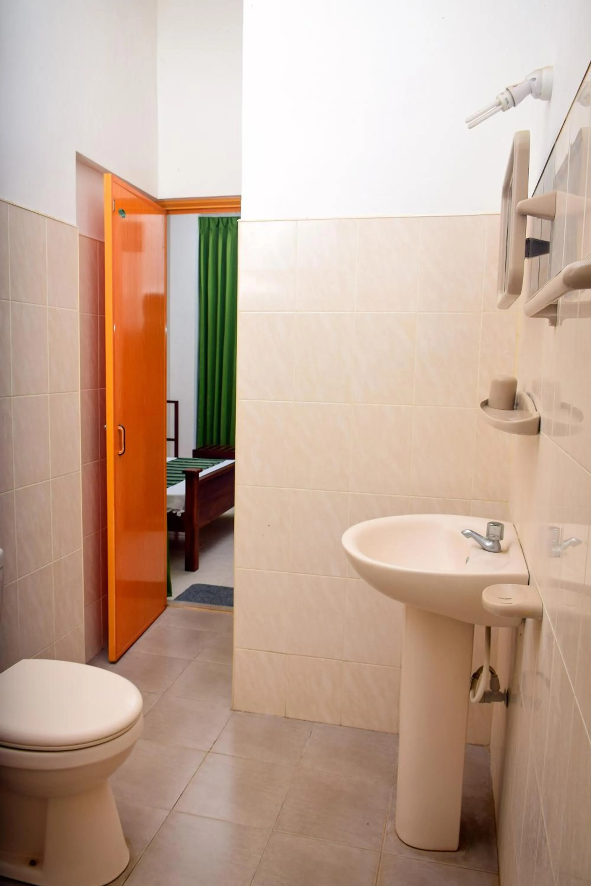 Double Room - single occupancy in Vishmee Holiday Inn
