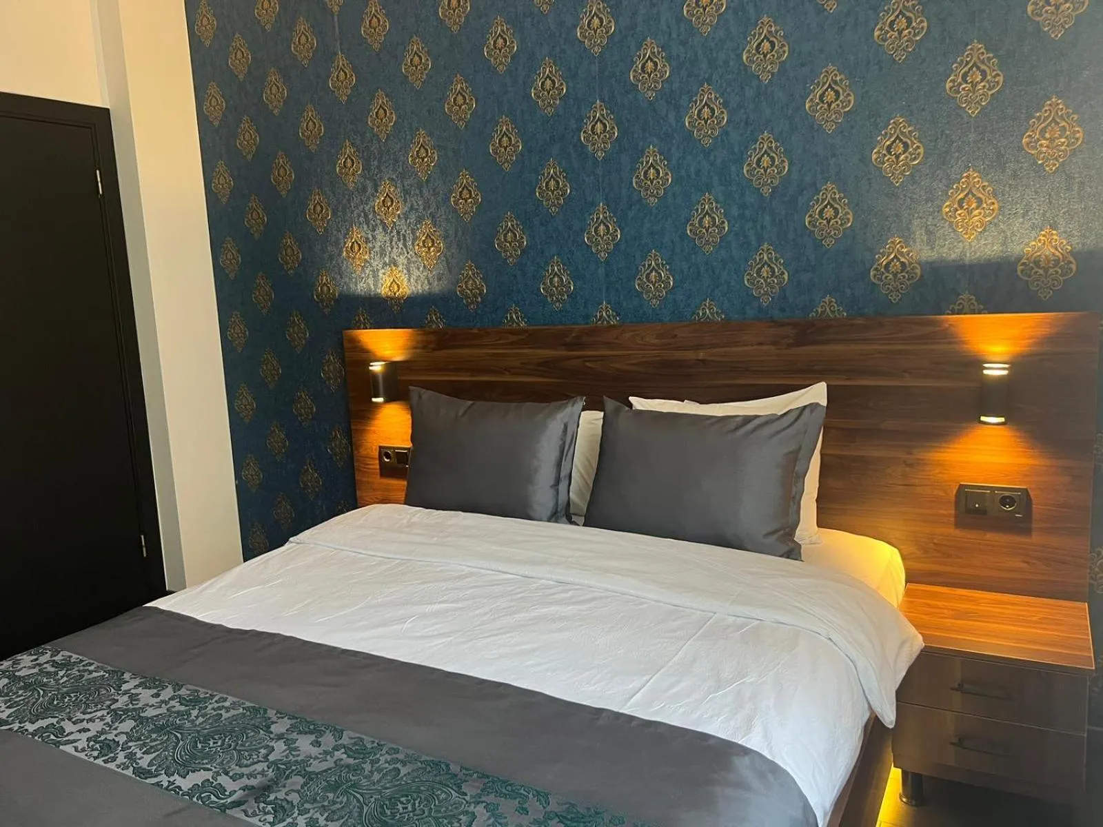 Bed in Seven Dreams Hotel