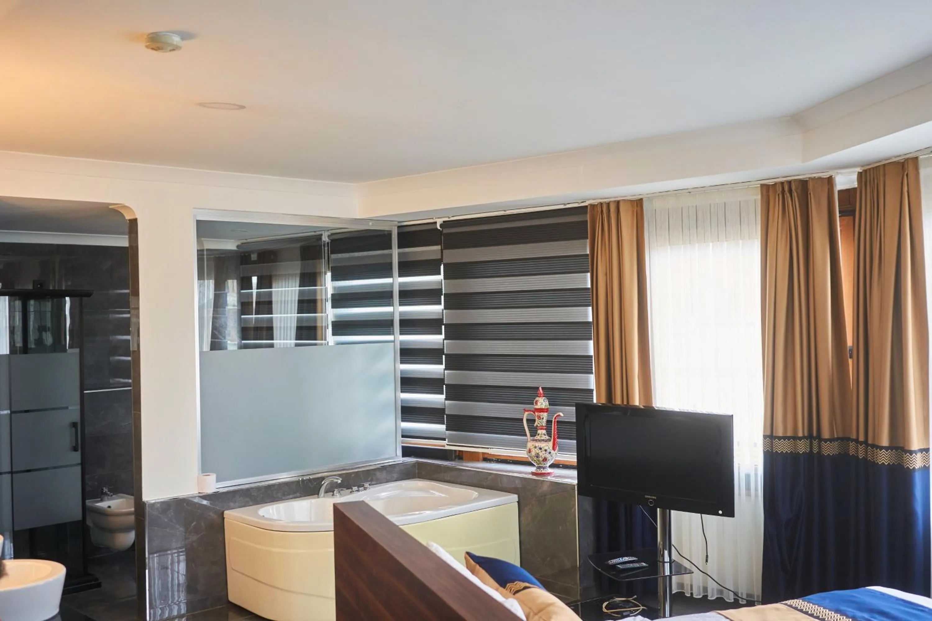 Communal lounge/ TV room in Seven Dreams Hotel