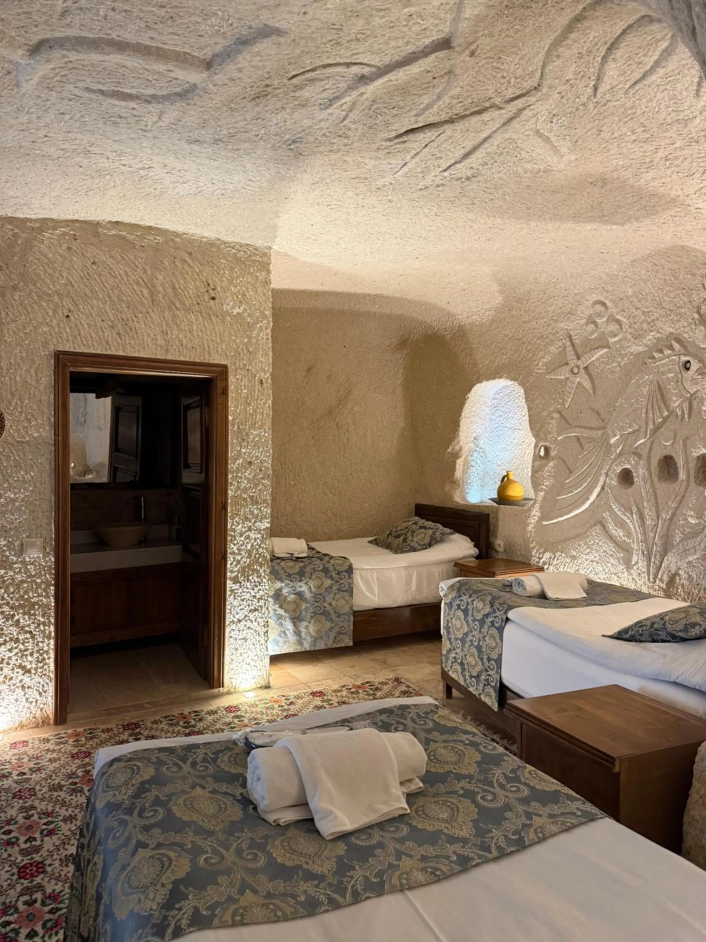 Bed in Arif Cave Hotel