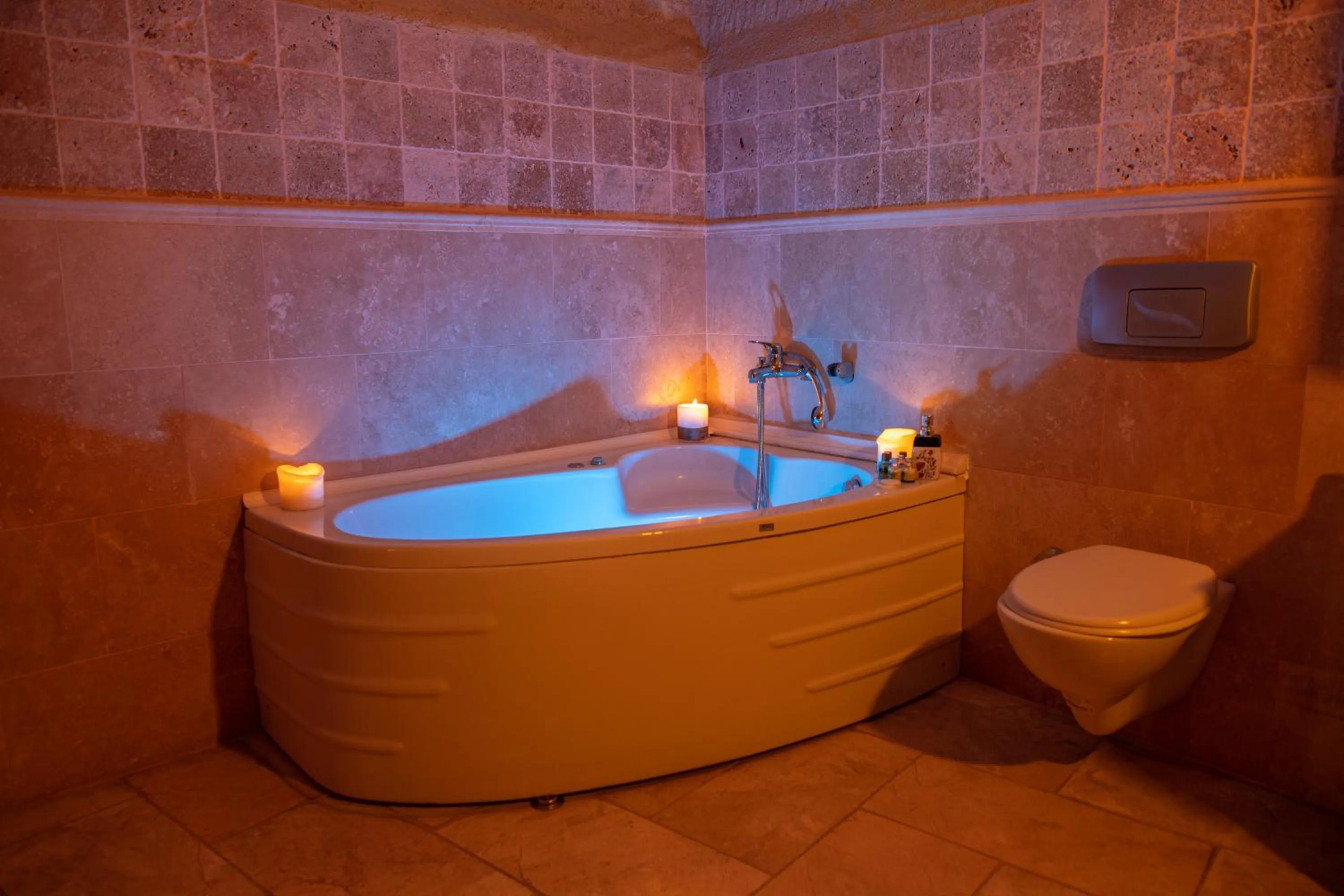 Bath in Arif Cave Hotel