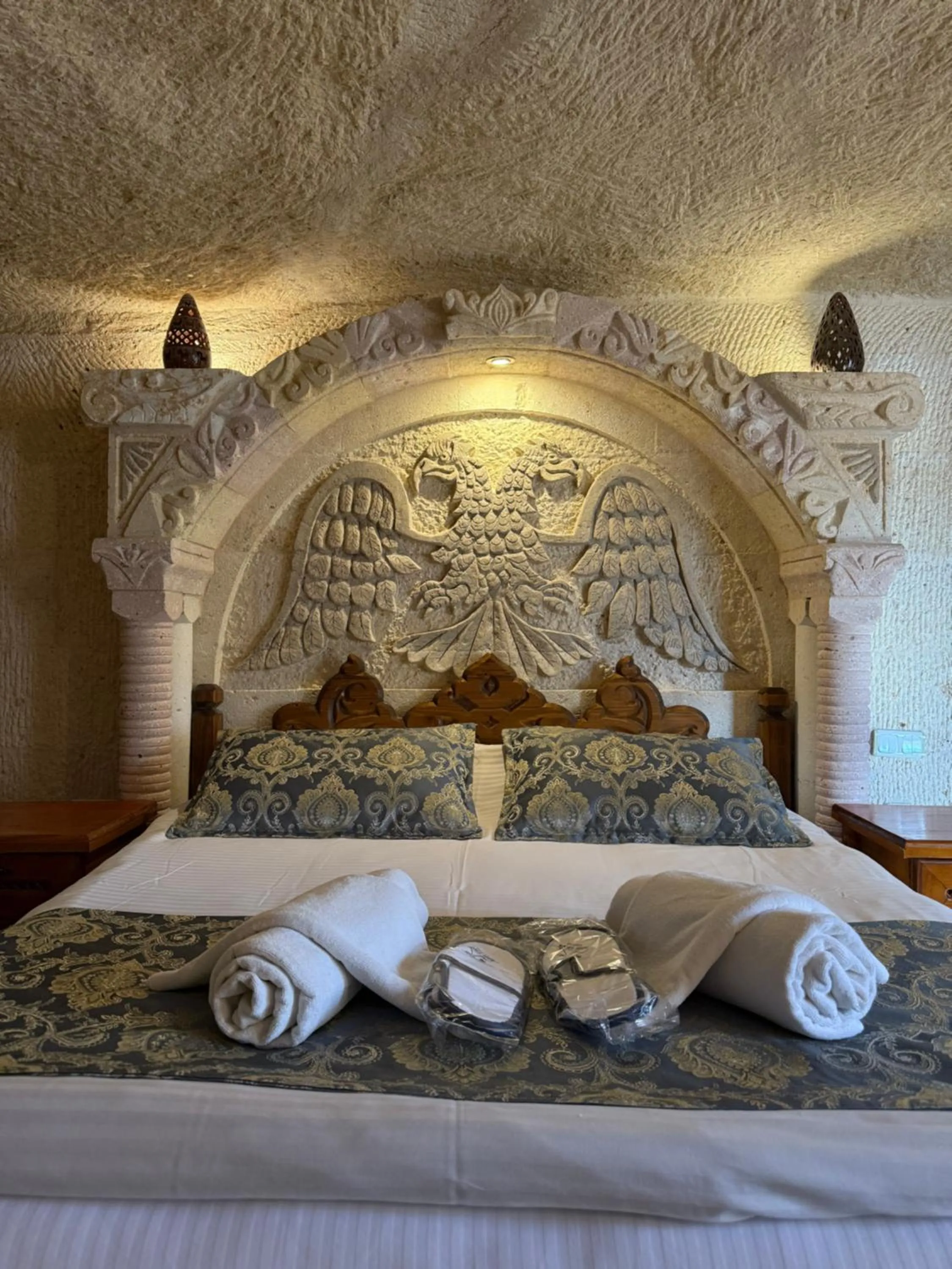 Bed in Arif Cave Hotel