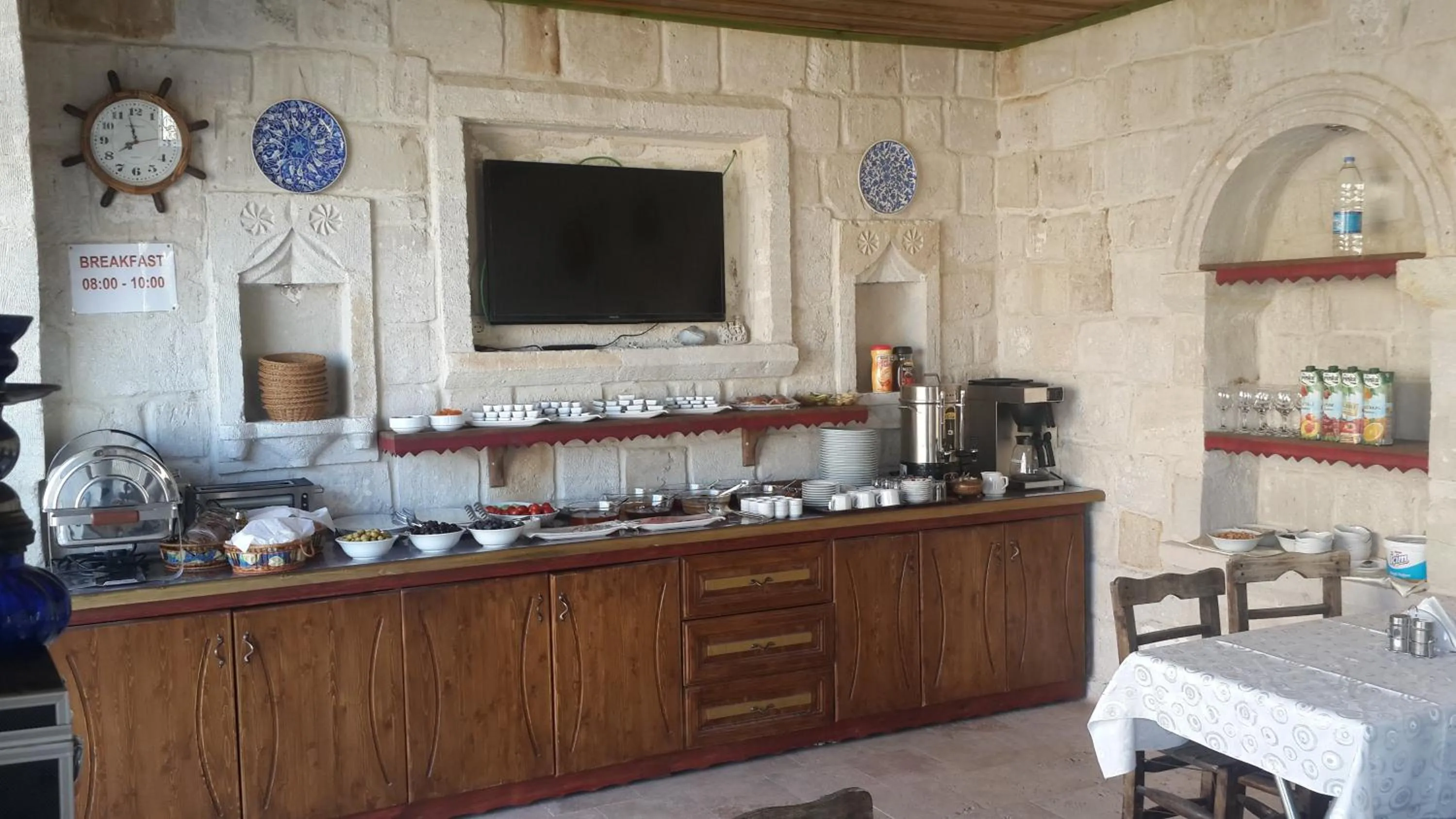 Coffee/tea facilities in Arif Cave Hotel