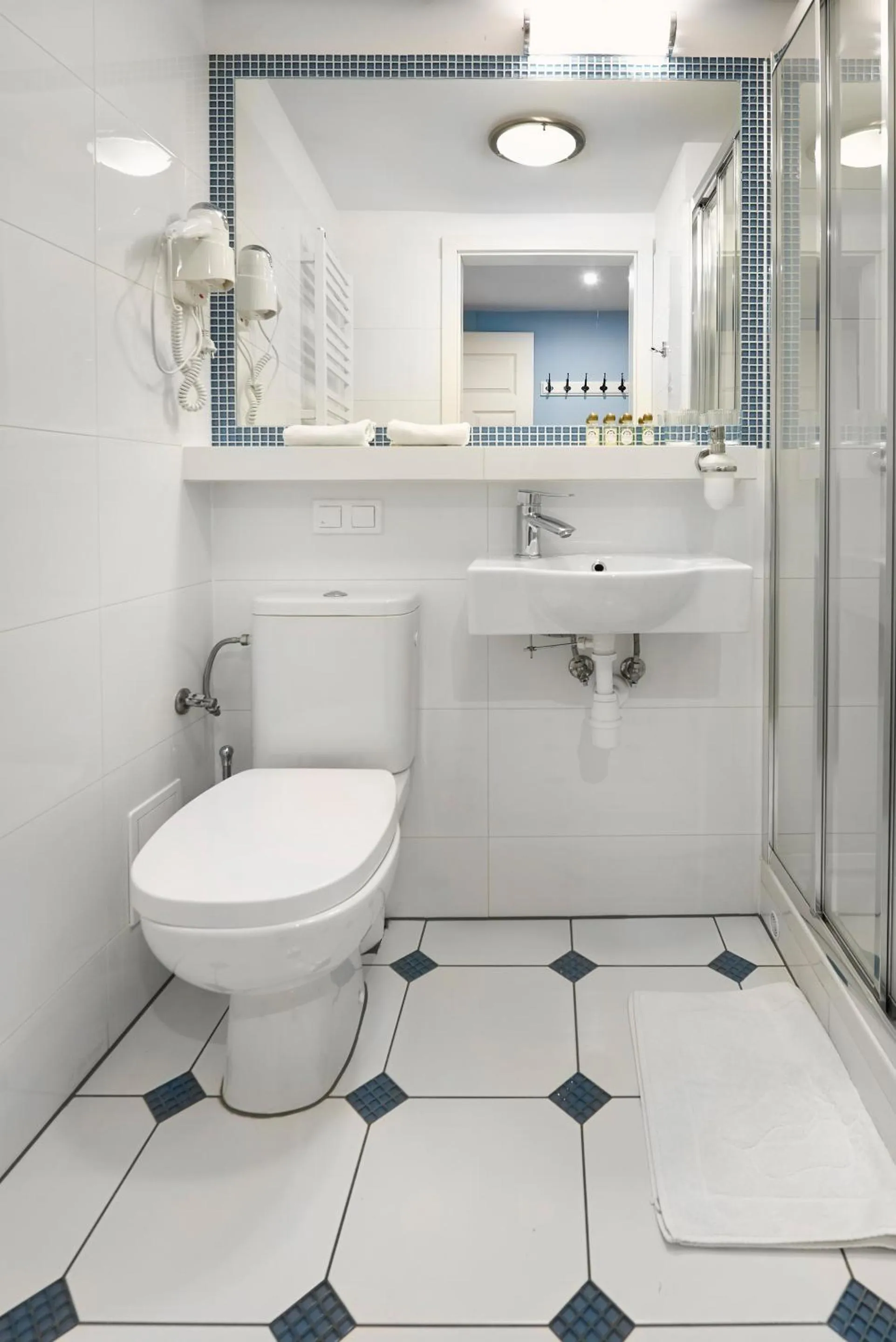 Shower in Gołębia 8 Residence