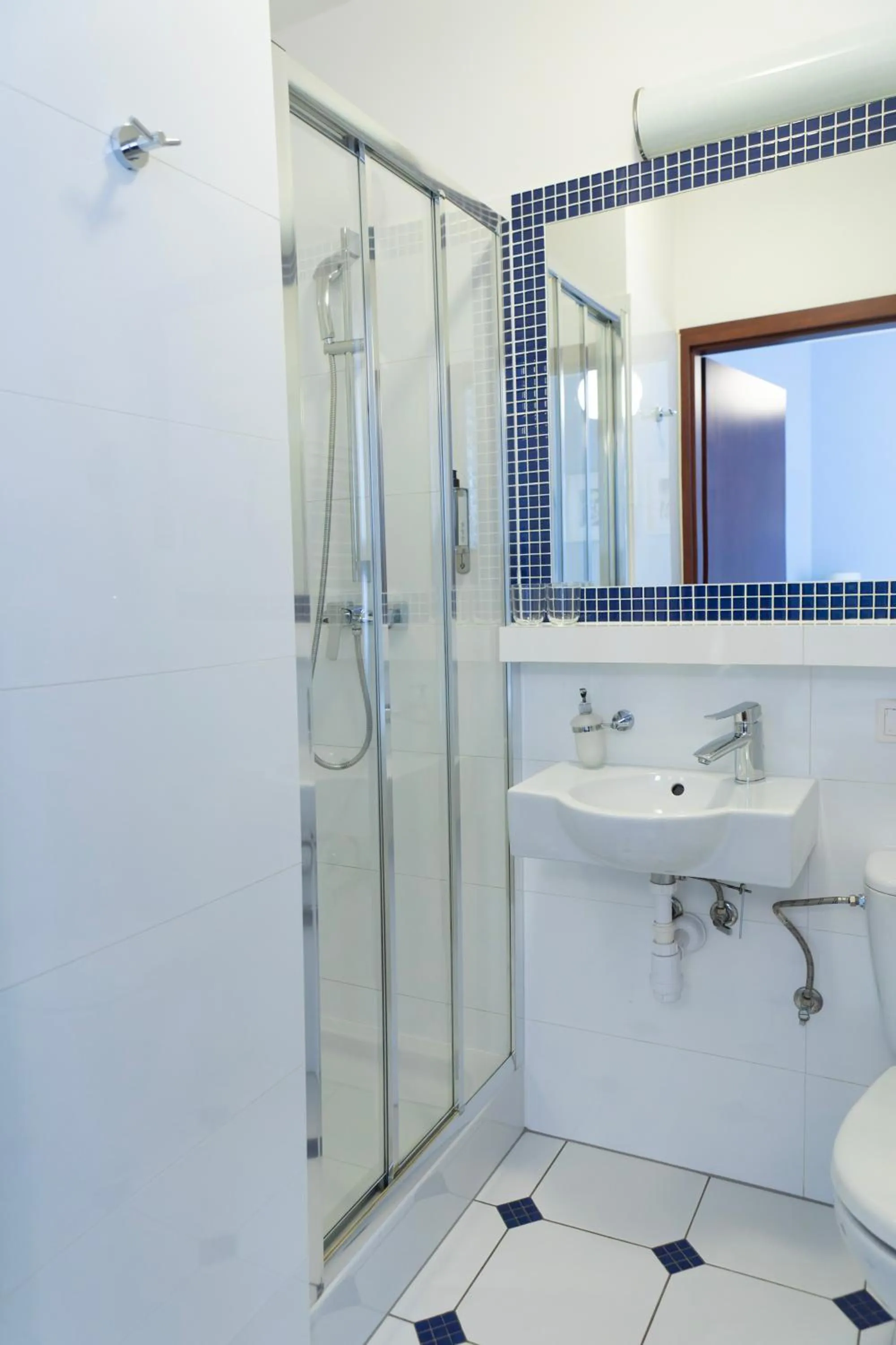 Shower in Gołębia 8 Residence