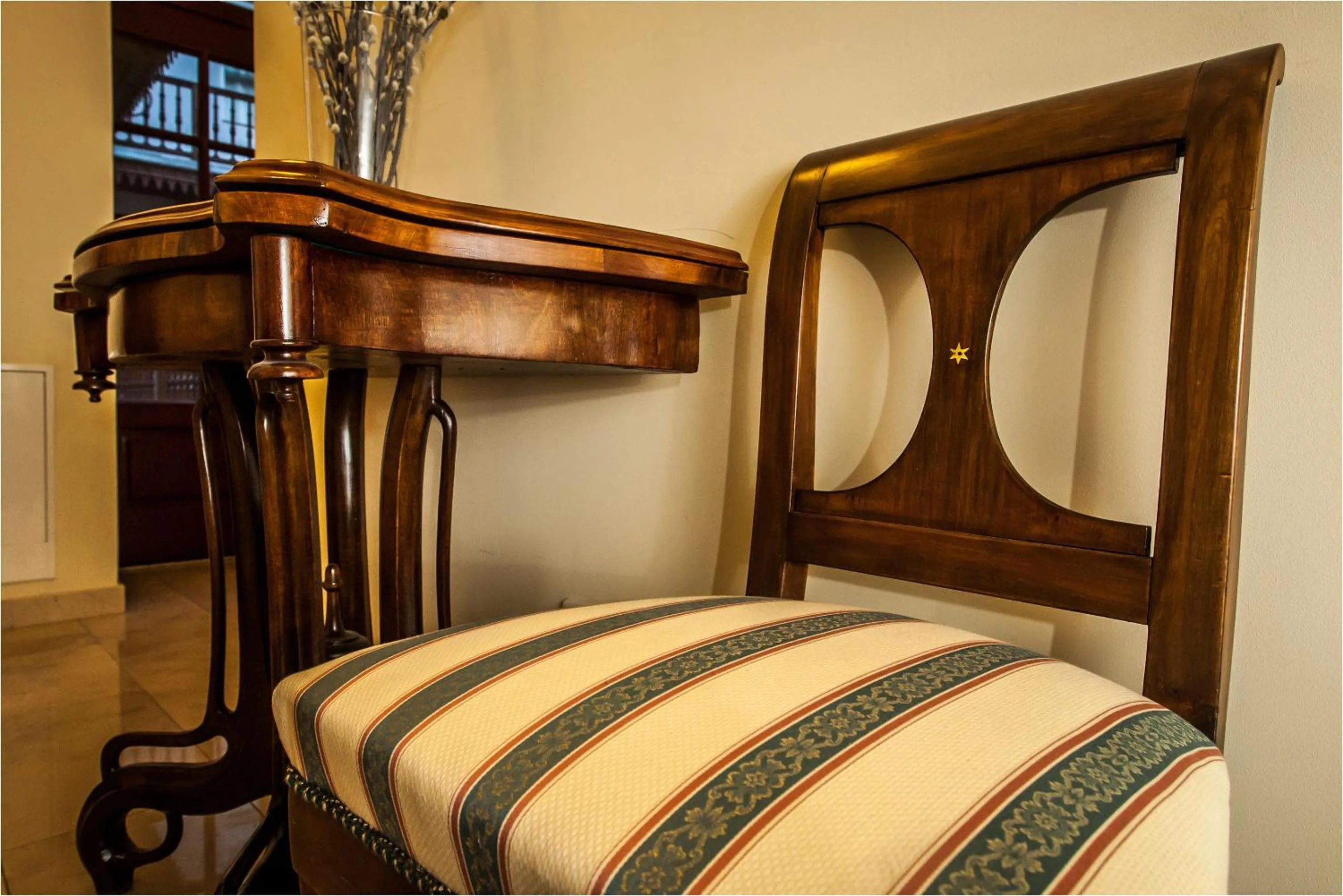 hair dresser, Bed in Gołębia 8 Residence