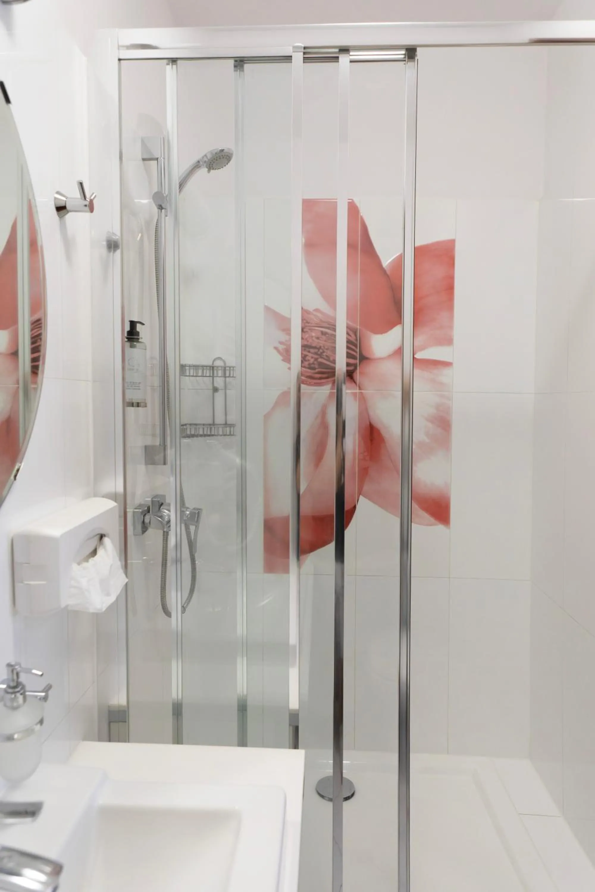 Shower in Gołębia 8 Residence