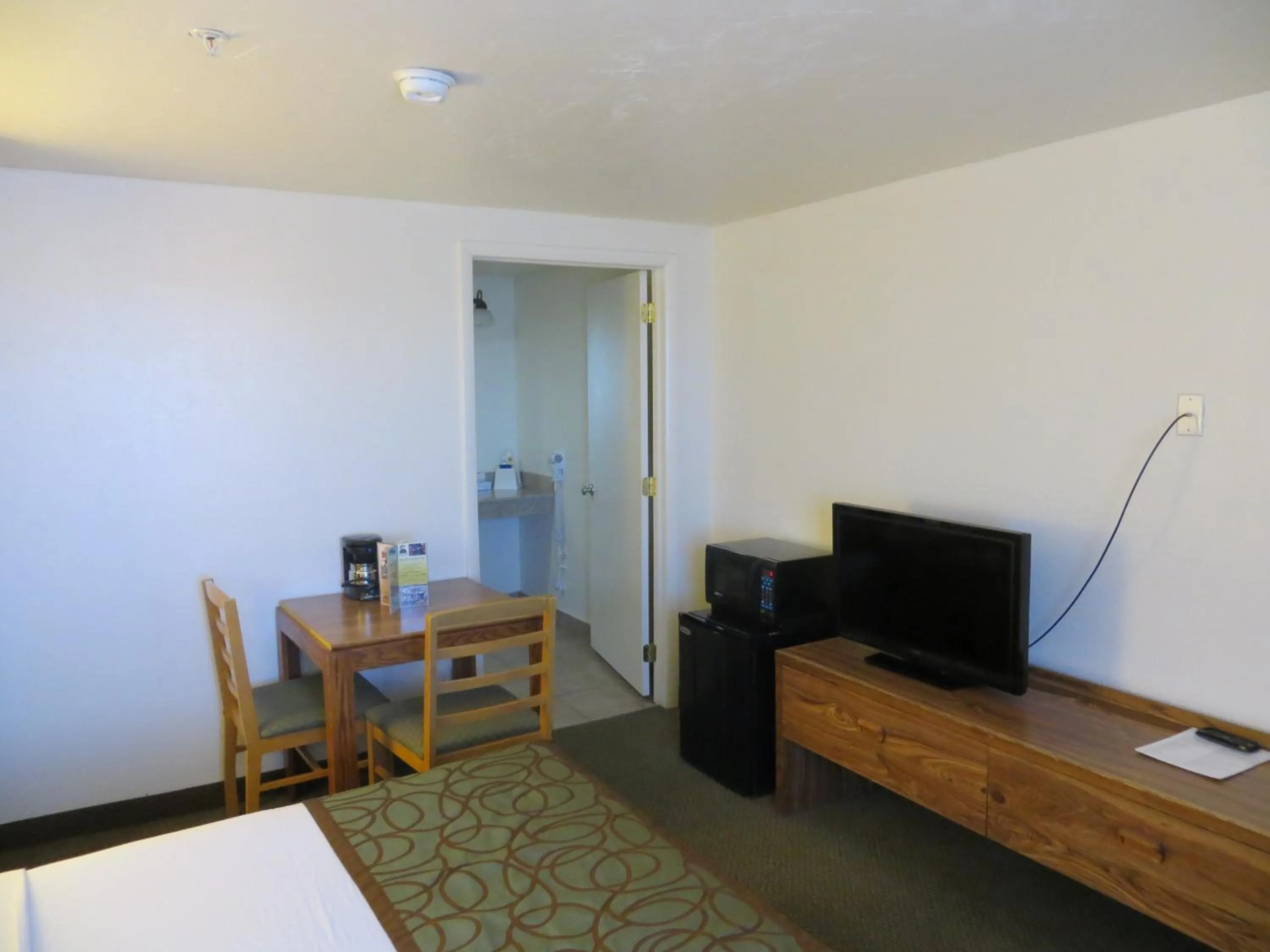 TV and multimedia in Bryce View Lodge Part of the Ruby's Inn Resort