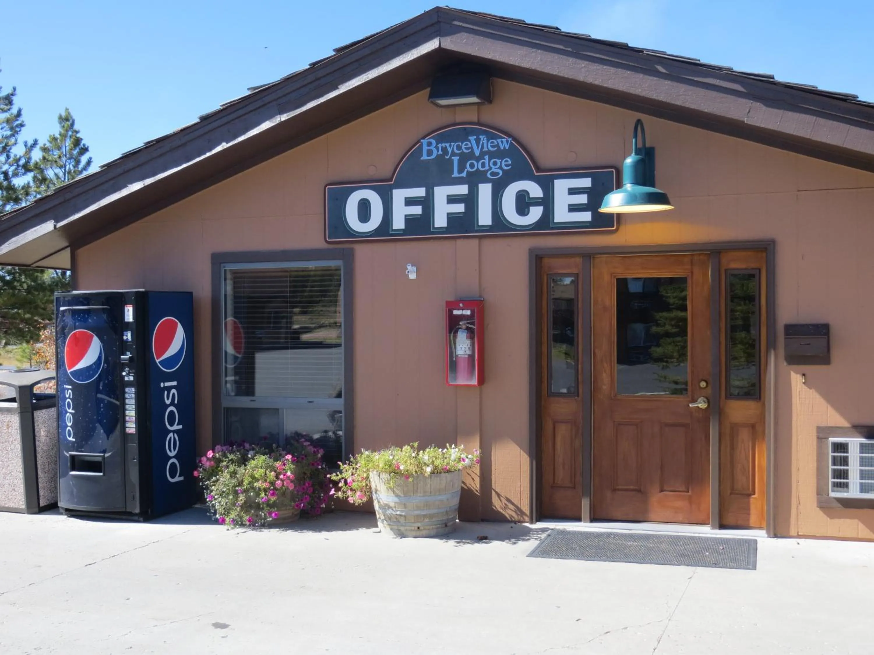 Facade/entrance in Bryce View Lodge Part of the Ruby's Inn Resort