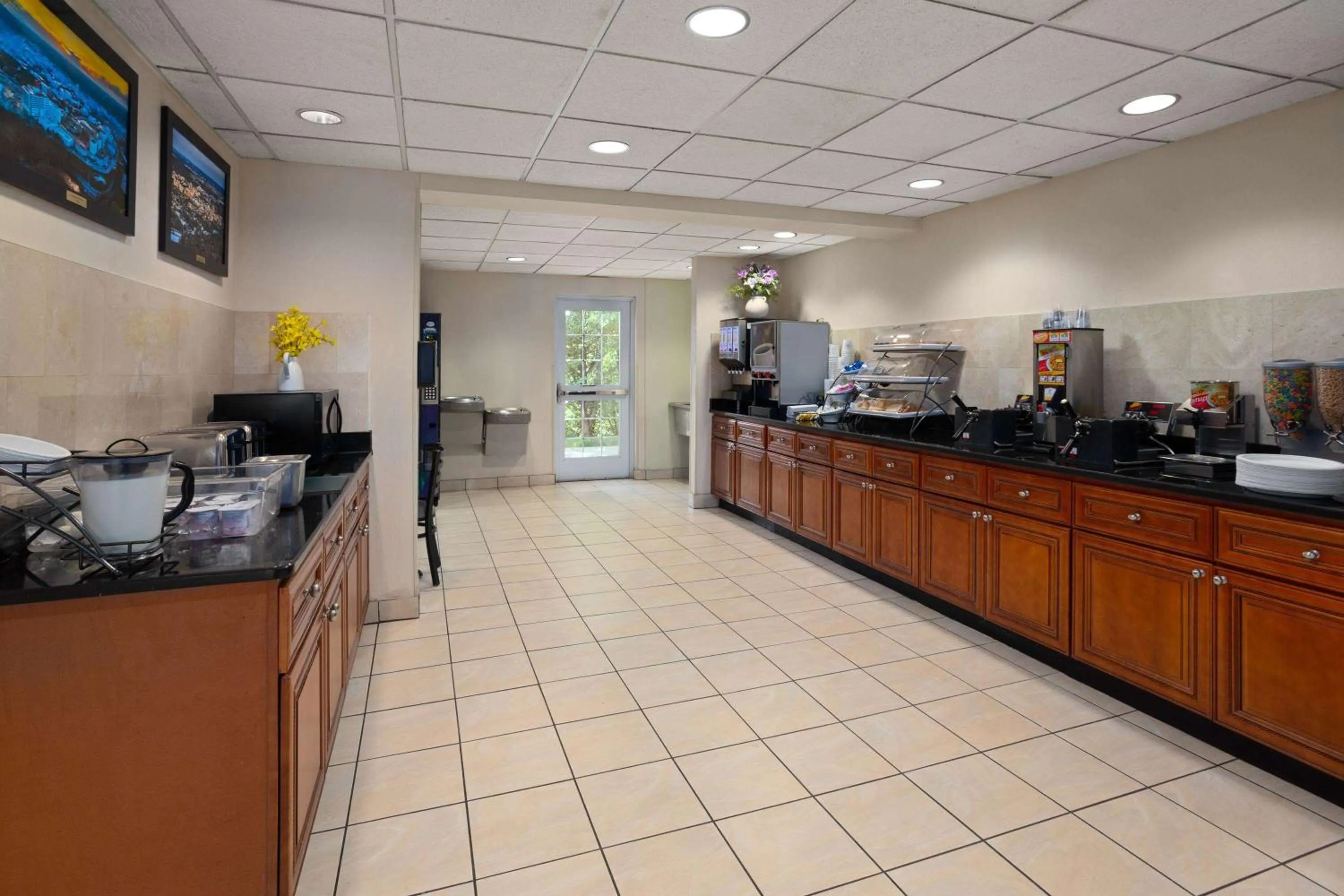 Breakfast in Microtel Inn & Suites by Wyndham Ann Arbor