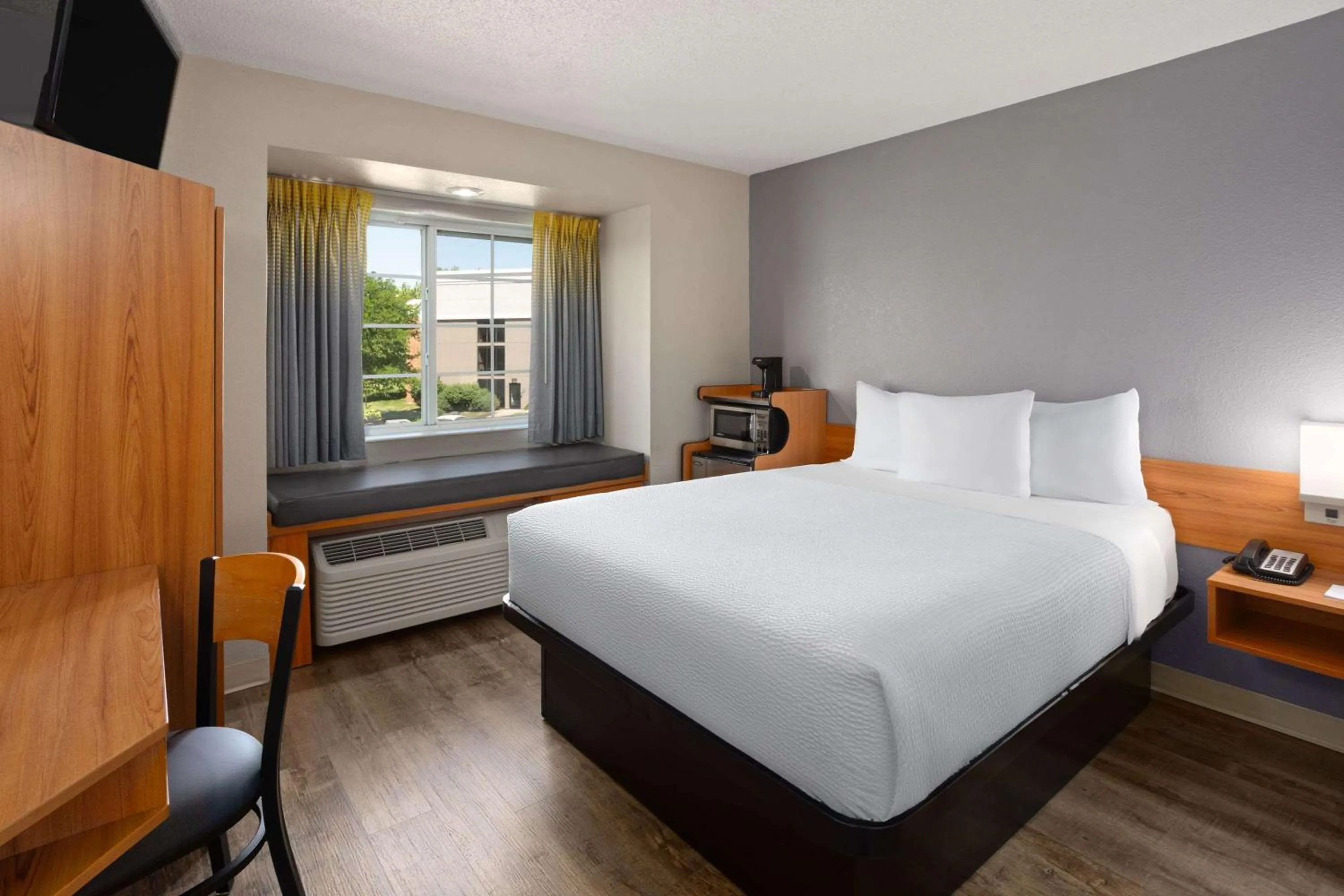 Photo of the whole room, Bed in Microtel Inn & Suites by Wyndham Ann Arbor