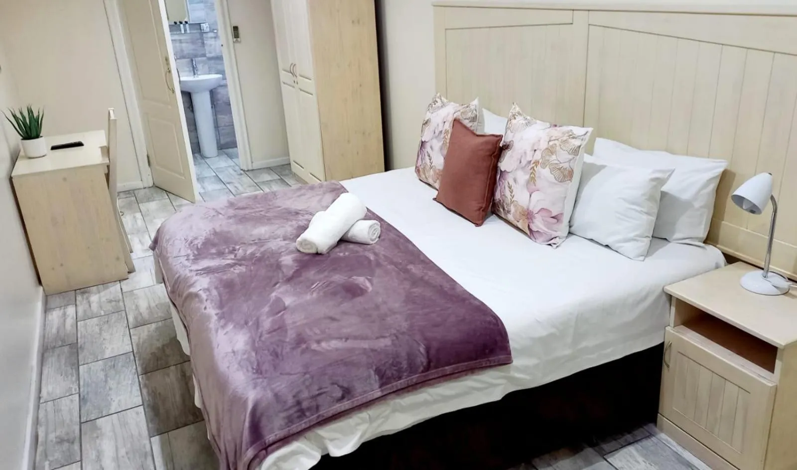 Bedroom, Bed in Midrand Conference Centre