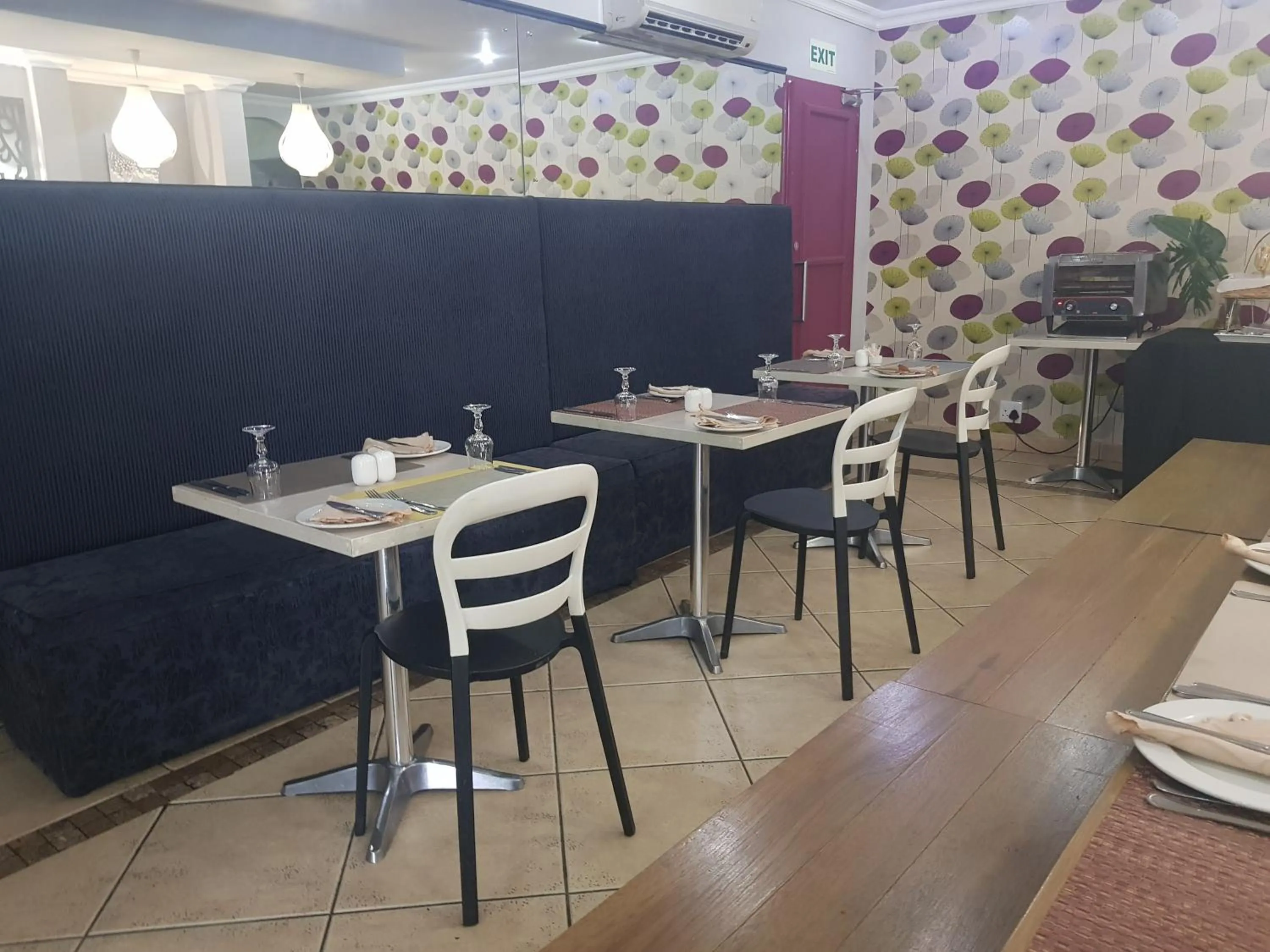 Restaurant/places to eat in Midrand Conference Centre