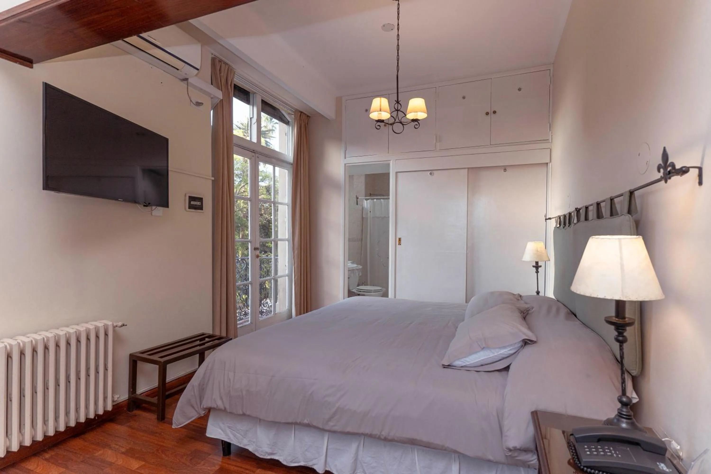 Bed in Hotel Colonial Salta