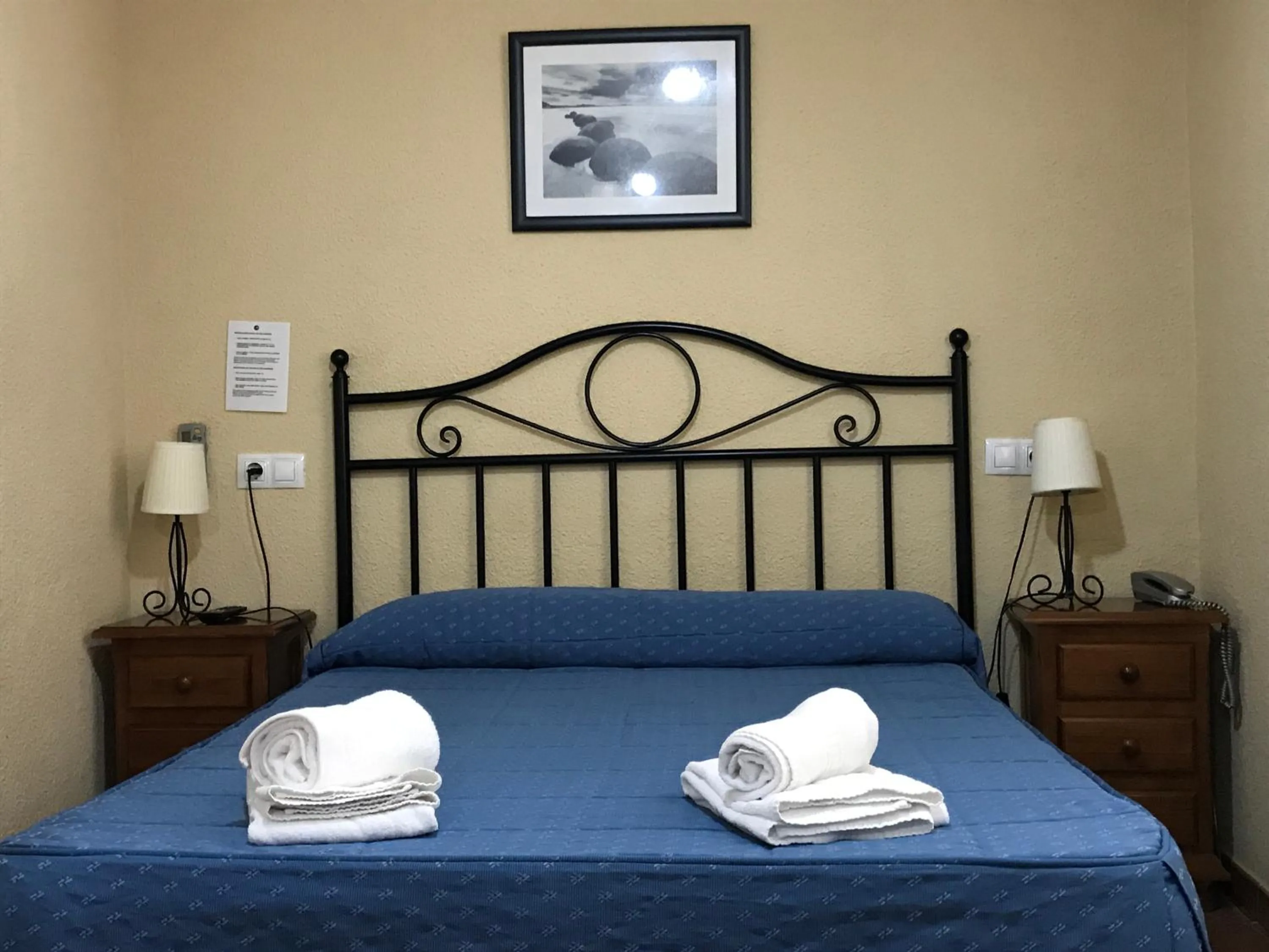 Bedroom, Bed in Hostal El Pilar