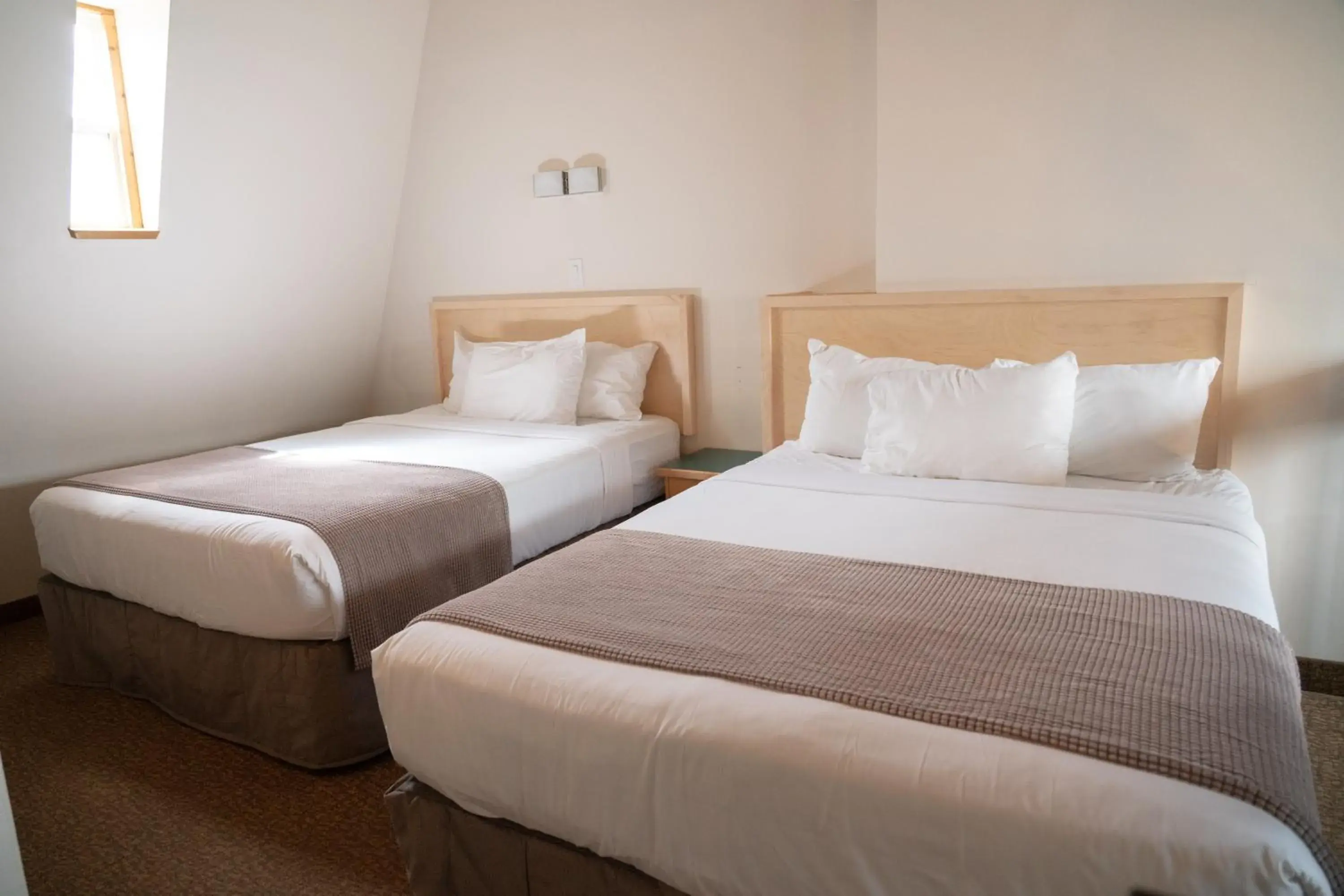 Bed in Rocky Mountain Ski Lodge Bed in Rocky Mountain Ski Lodge