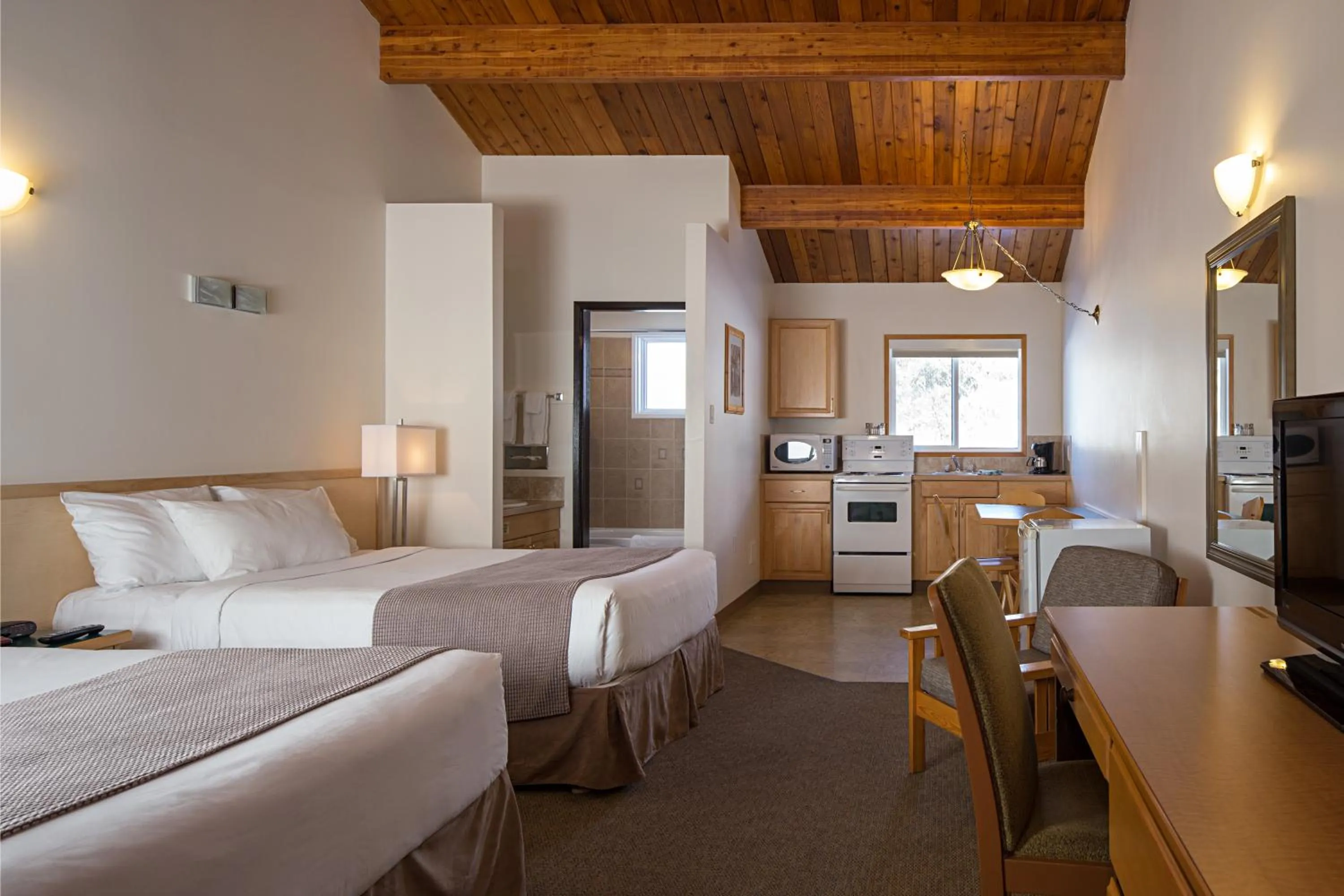 Photo of the whole room, Bed in Rocky Mountain Ski Lodge