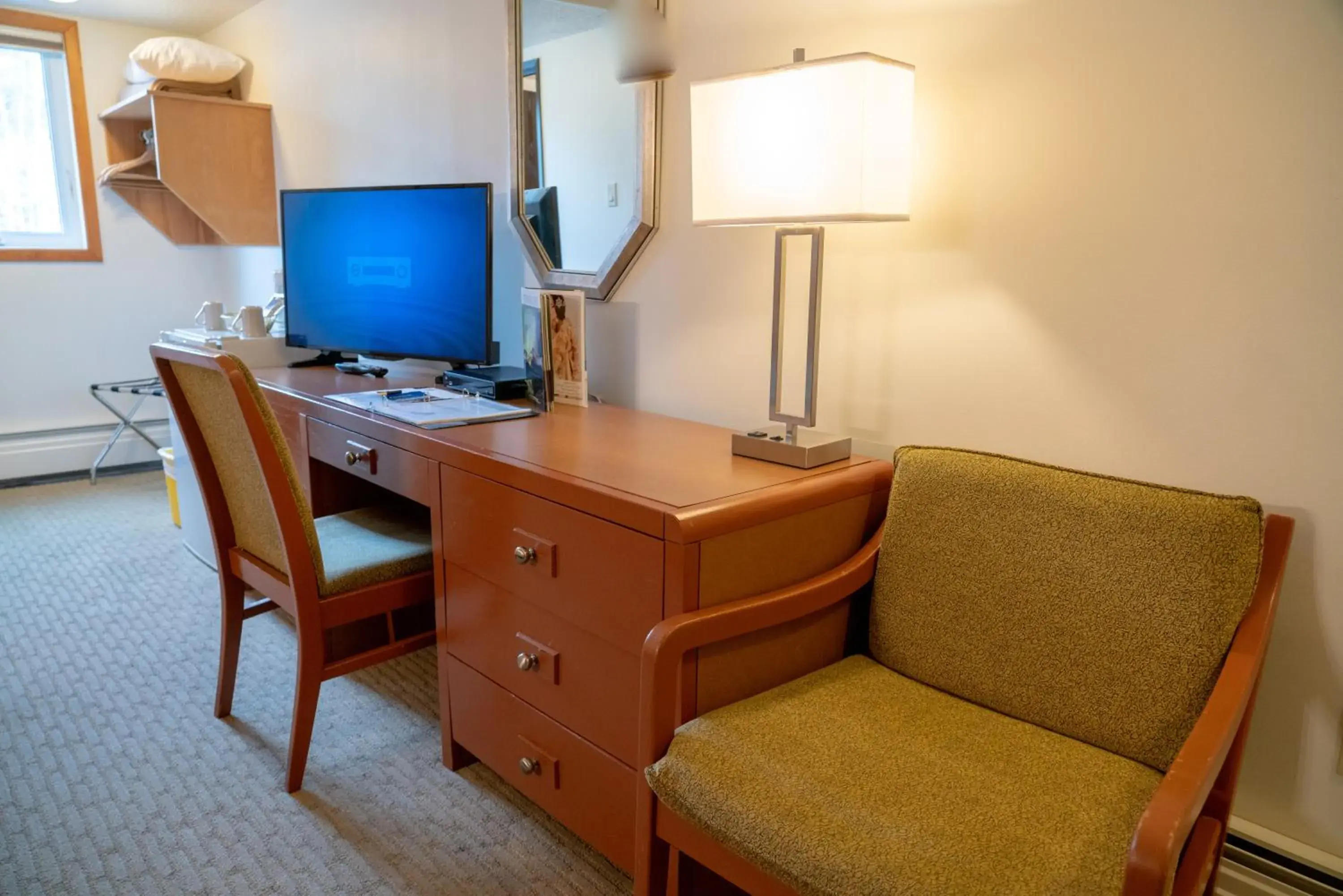 TV and multimedia in Rocky Mountain Ski Lodge TV and multimedia in Rocky Mountain Ski Lodge