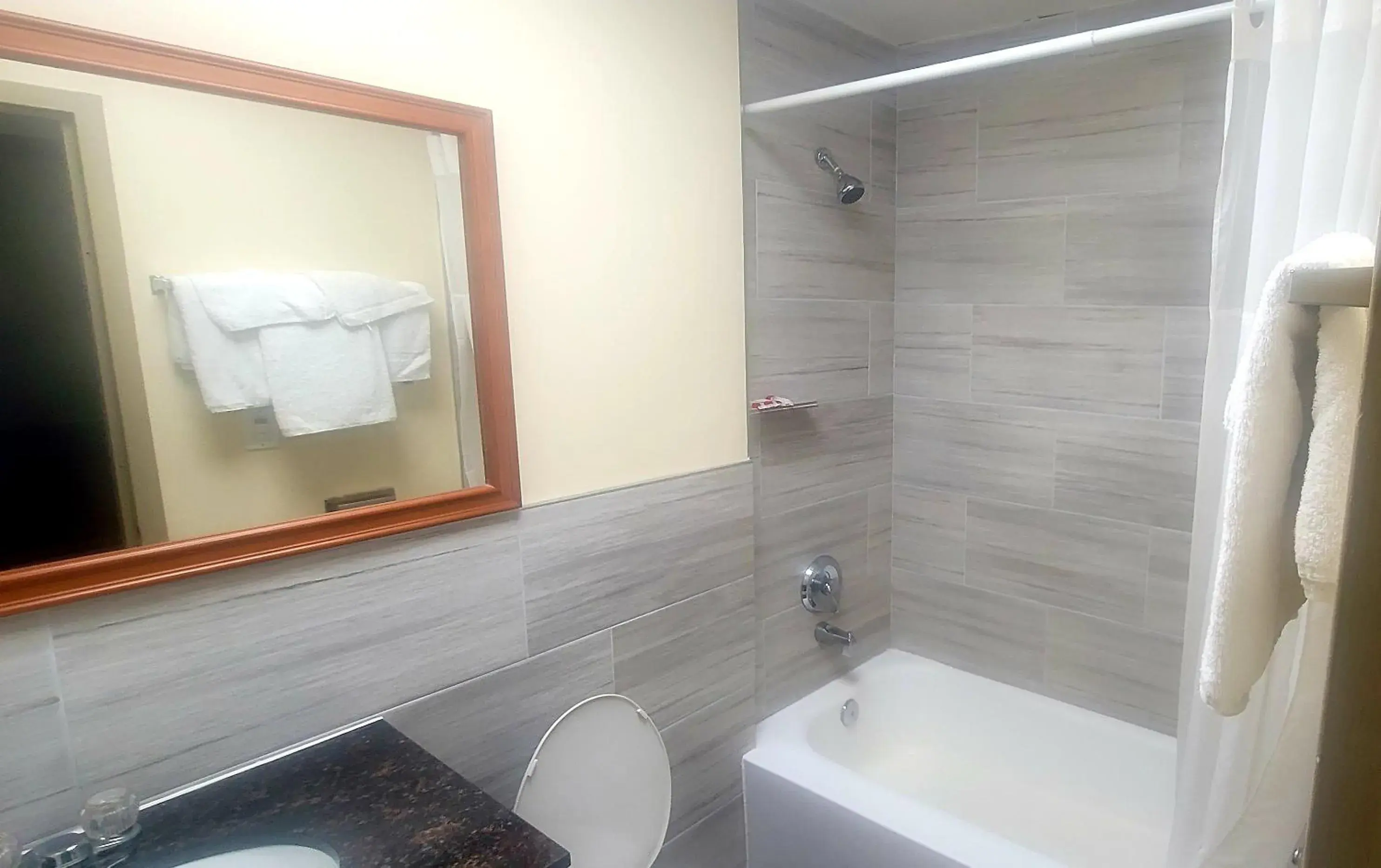 Bathroom in Jets Motor Inn Bathroom in Jets Motor Inn