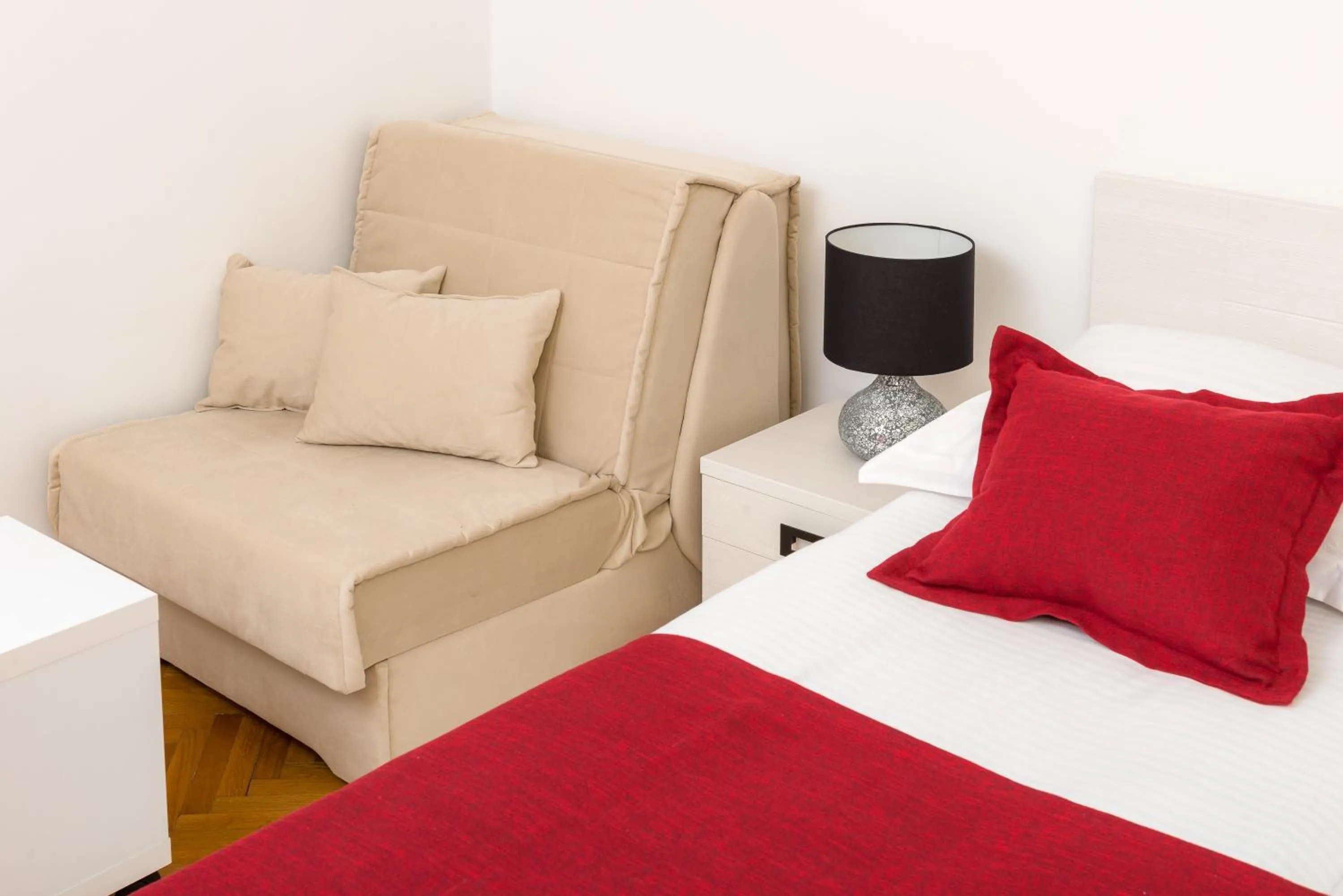 Decorative detail, Bed in B&B Aurora