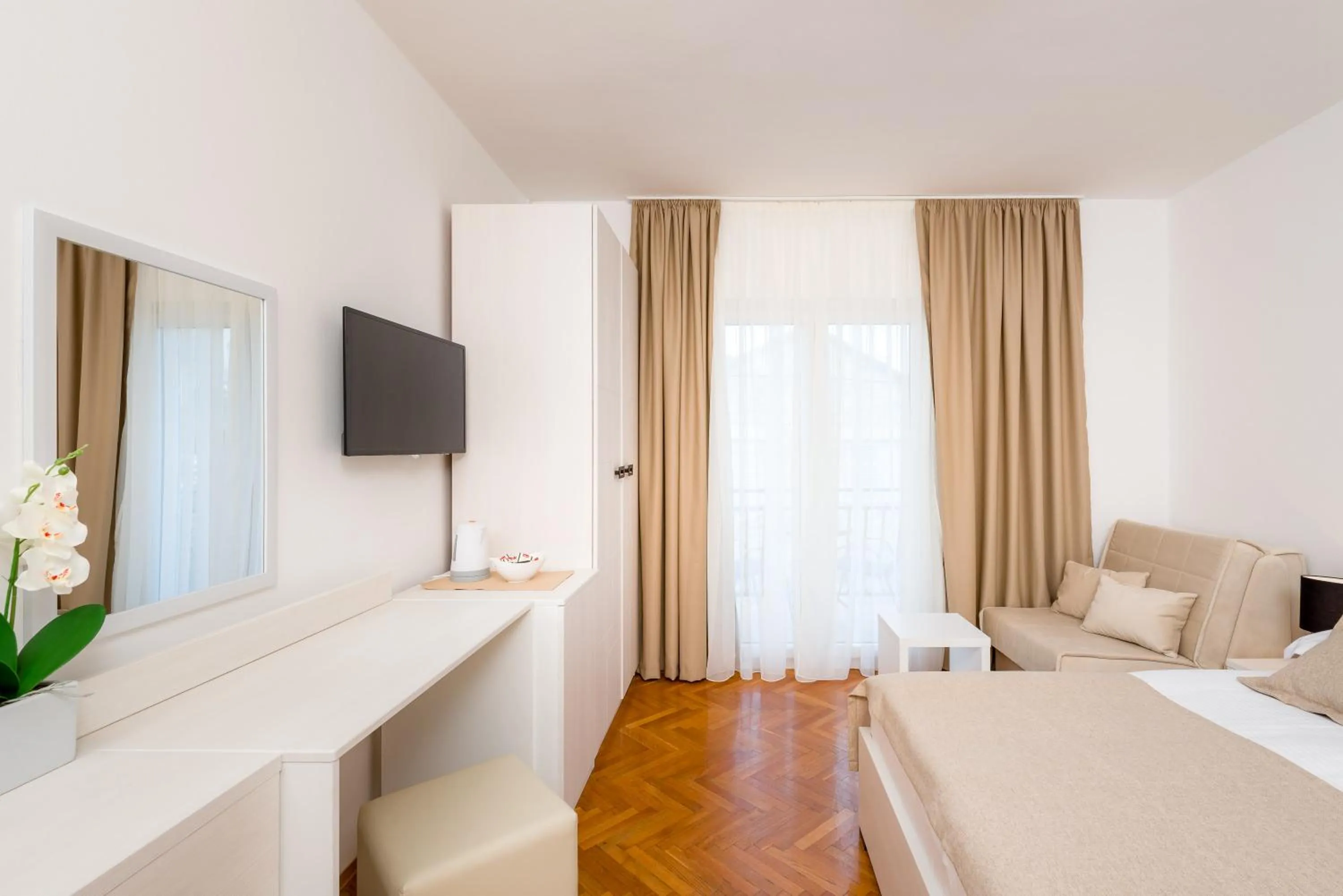 Decorative detail, Bed in B&B Aurora