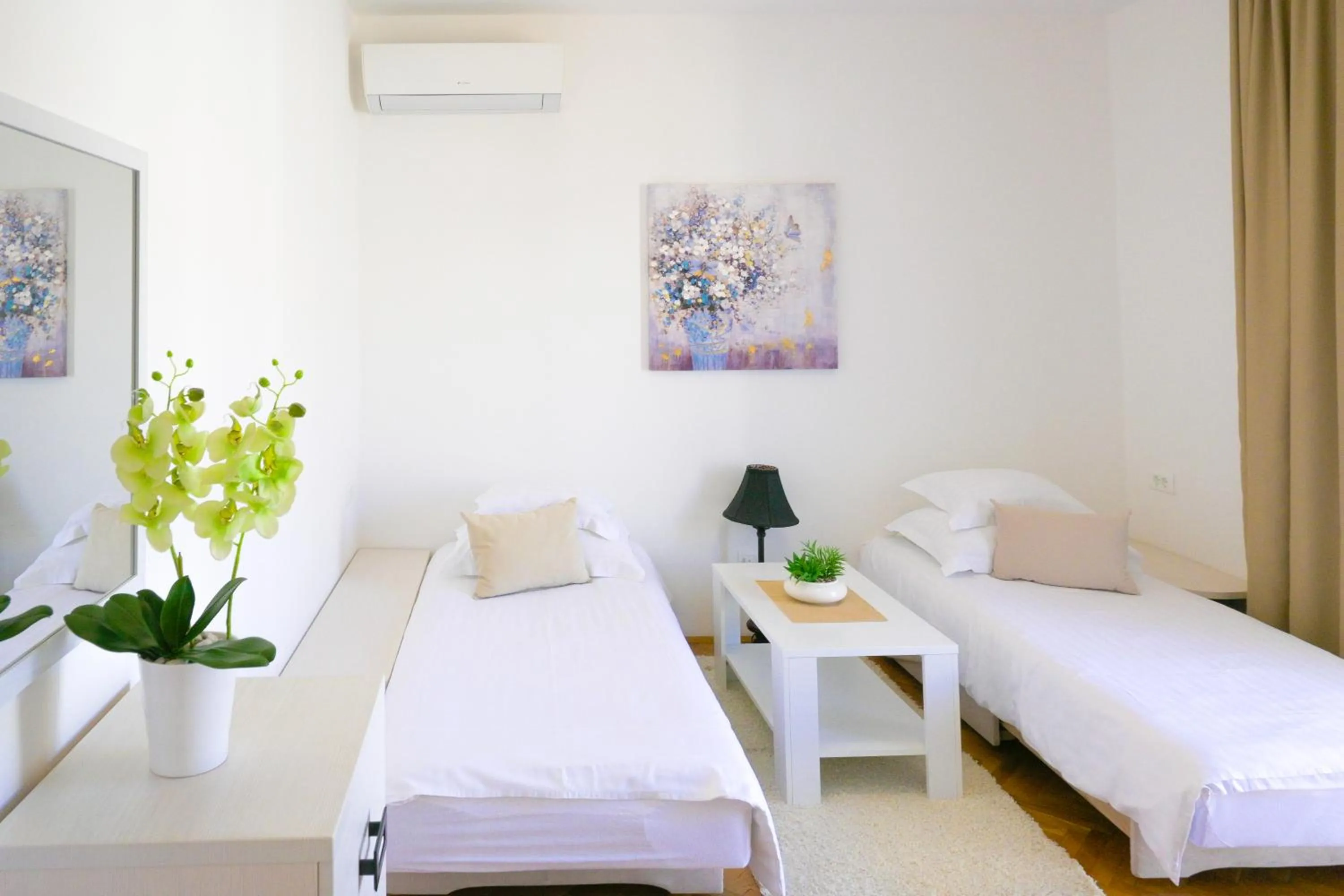 Living room, Bed in B&B Aurora