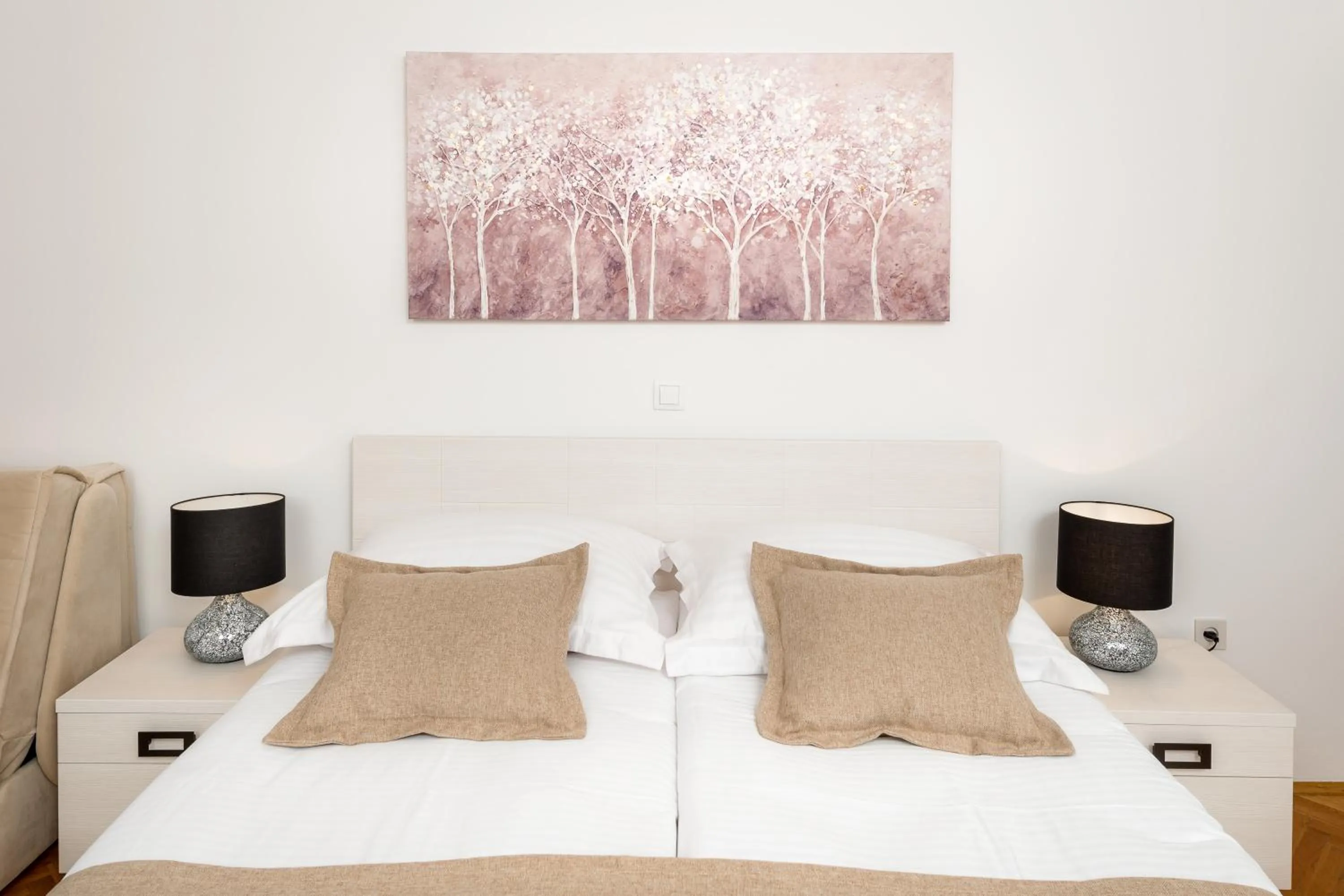 Decorative detail, Bed in B&B Aurora