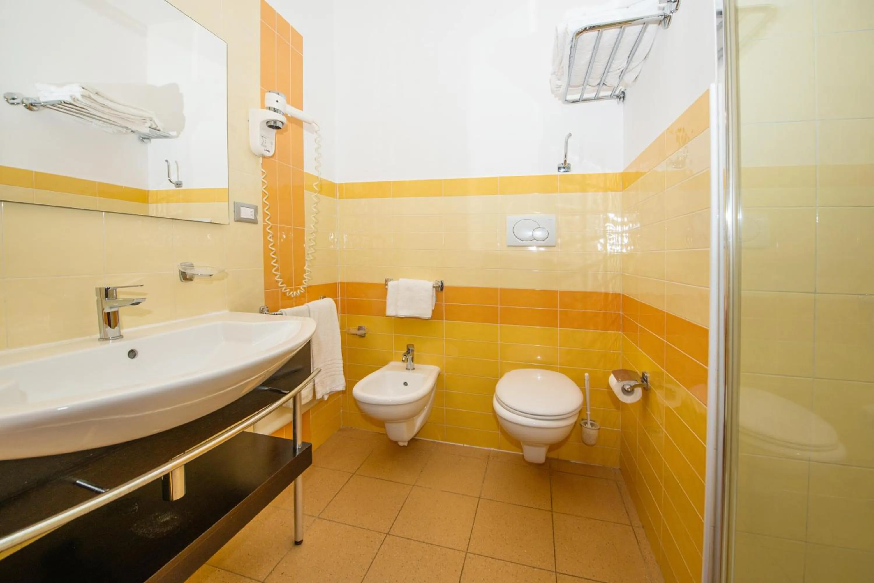 Shower in Riva Marina Resort - CDSHotels