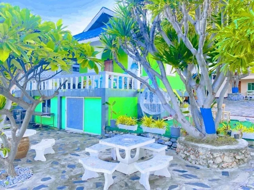 Rubtawan Sichang Resort