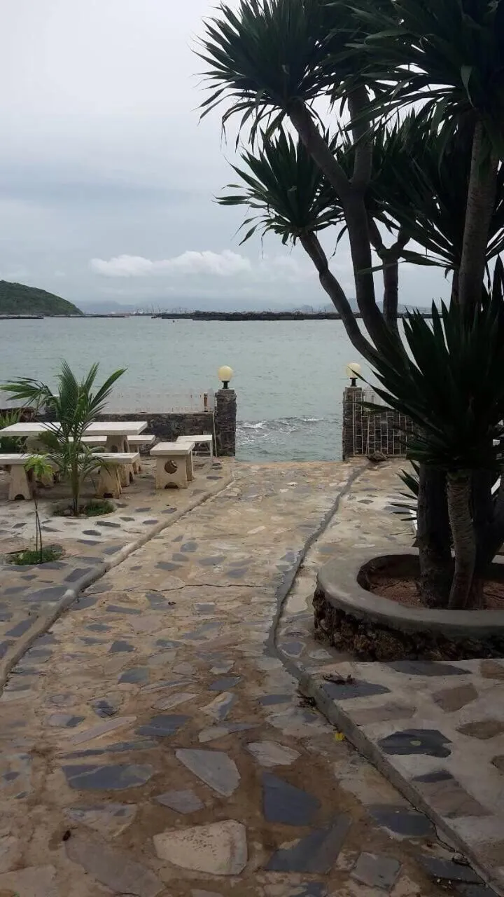 Rubtawan Sichang Resort