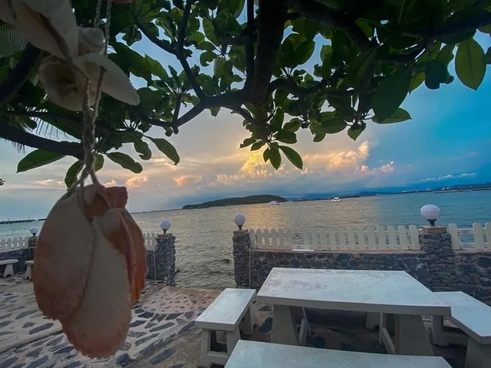 Rubtawan Sichang Resort