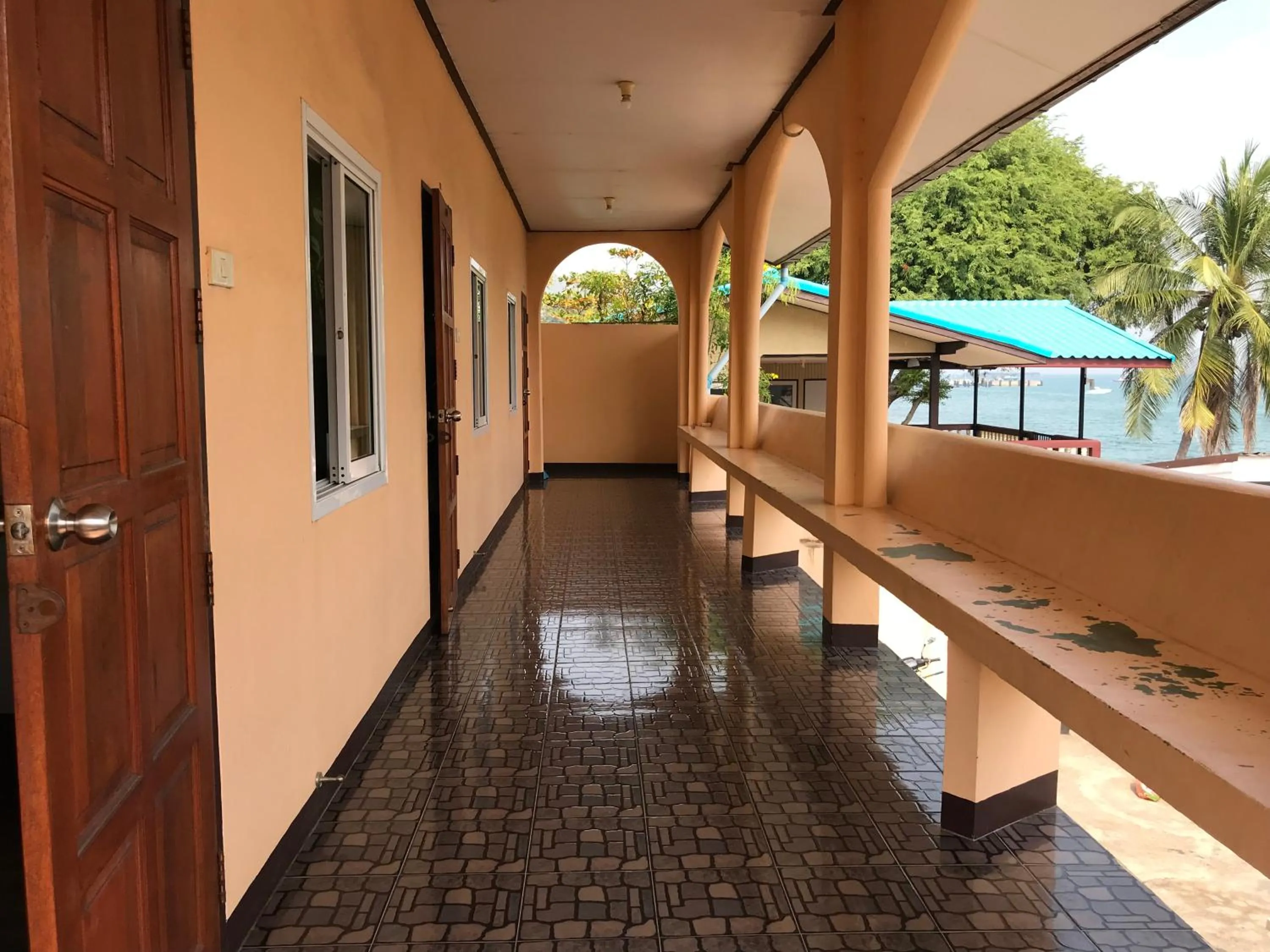 Rubtawan Sichang Resort