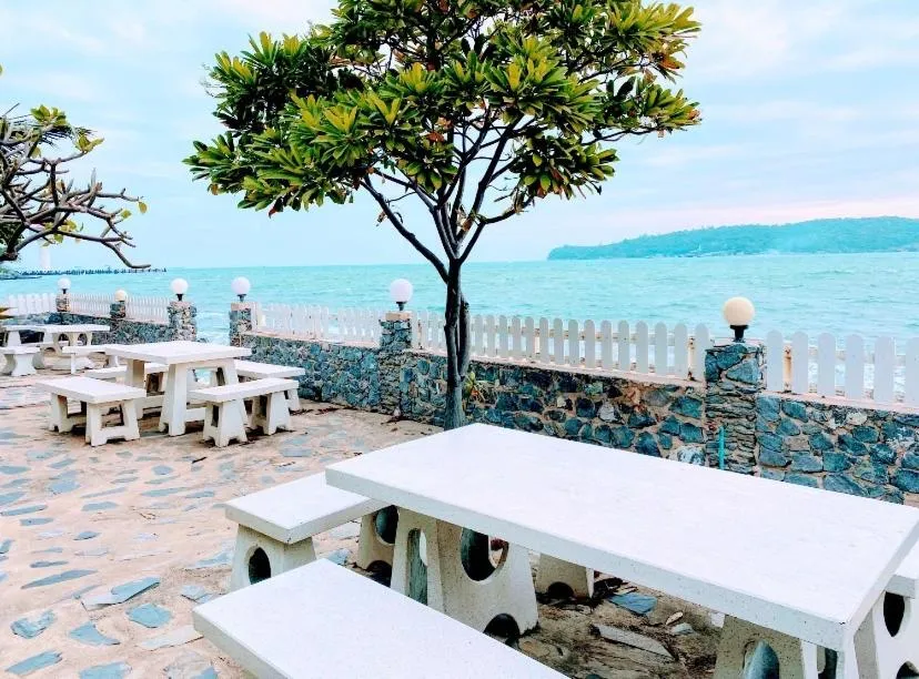 Rubtawan Sichang Resort