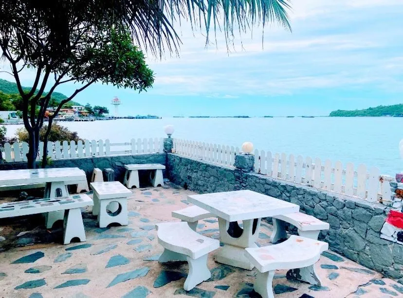 Rubtawan Sichang Resort