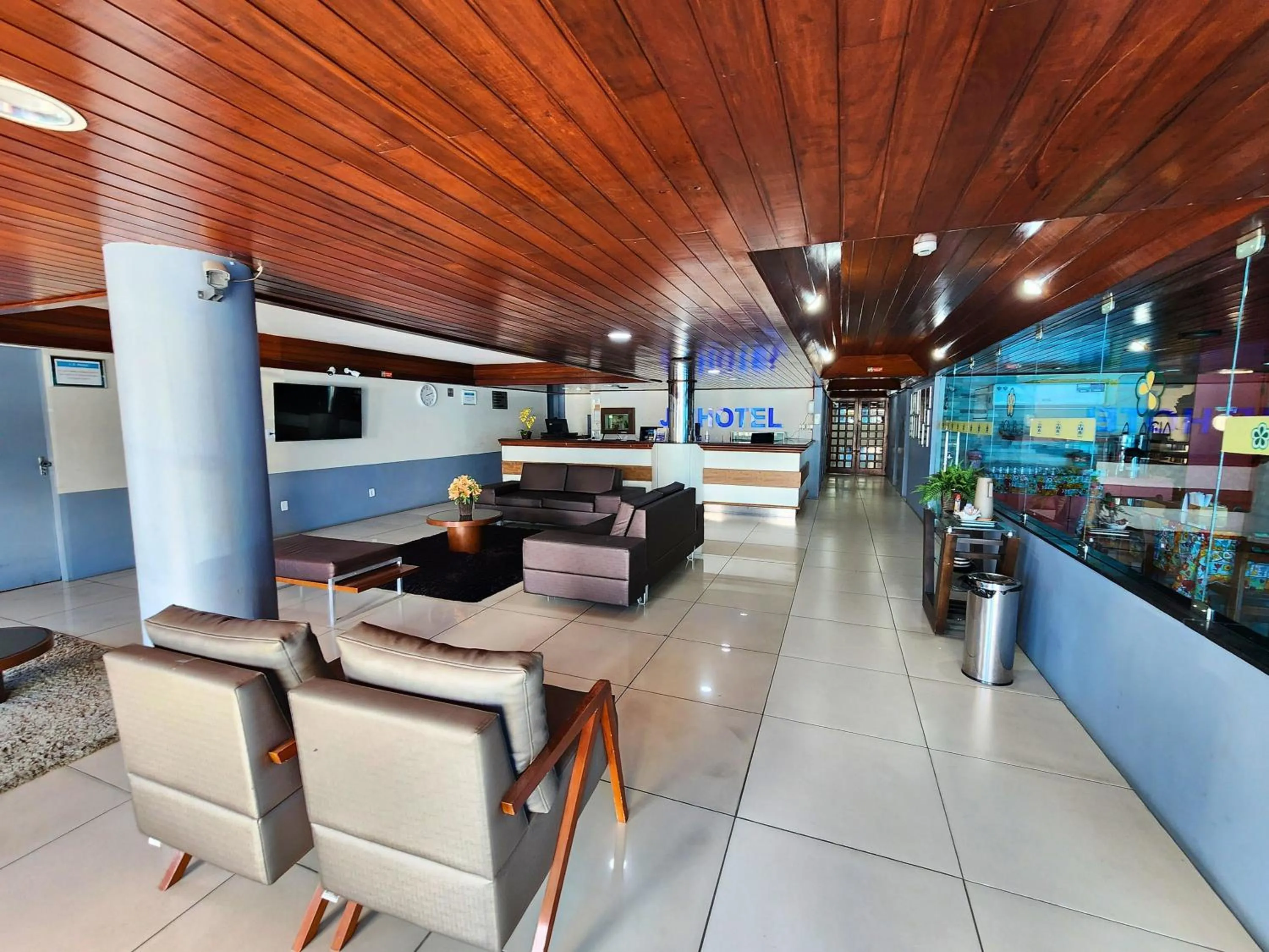 Communal lounge/ TV room in JR Hotel