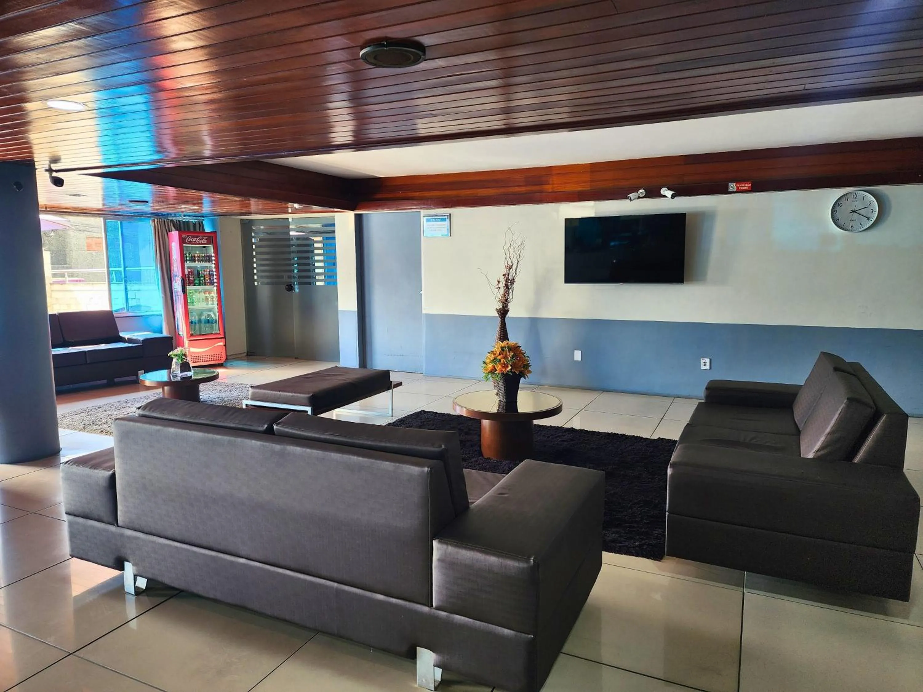 Communal lounge/ TV room in JR Hotel