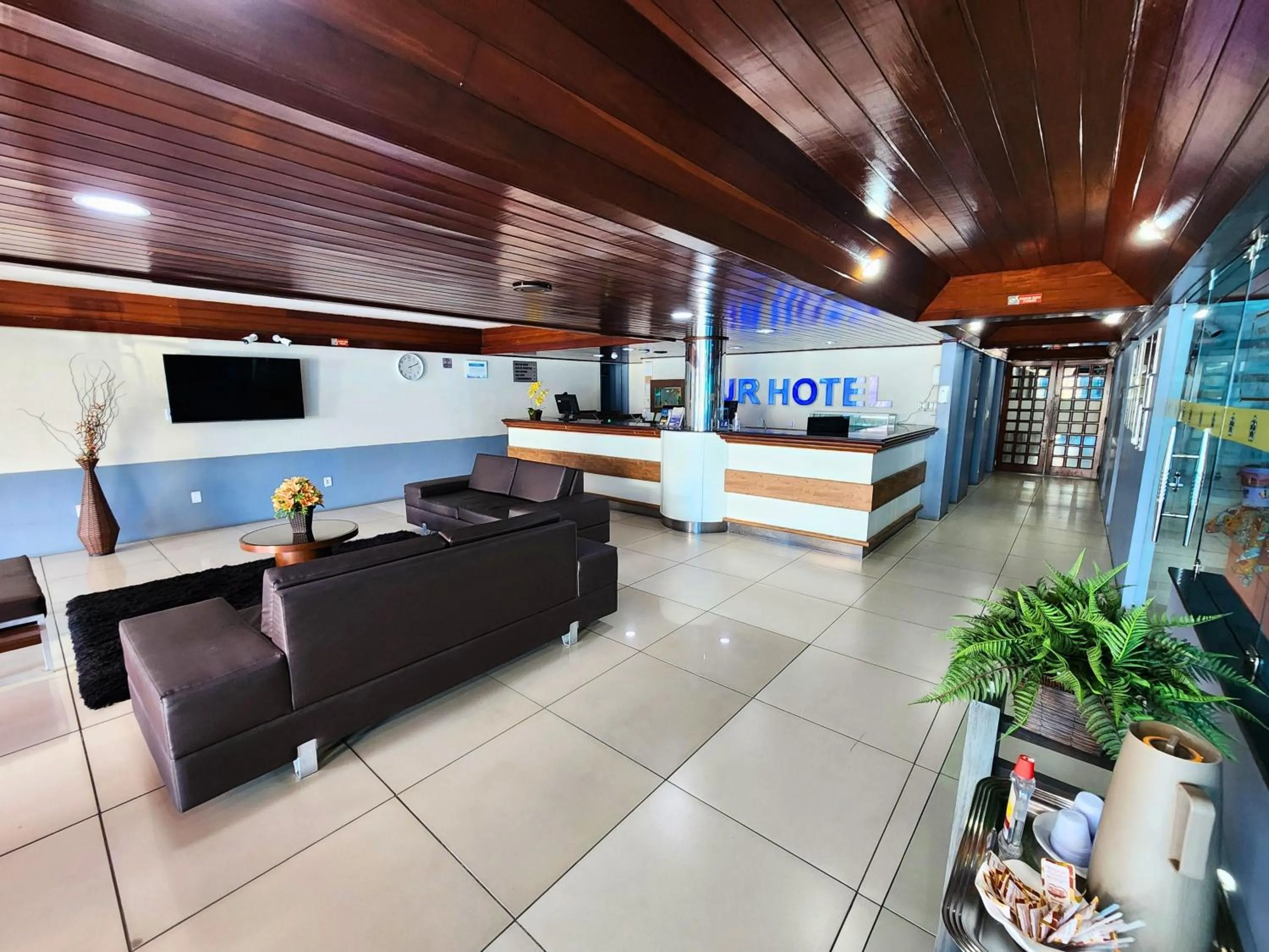 Communal lounge/ TV room in JR Hotel