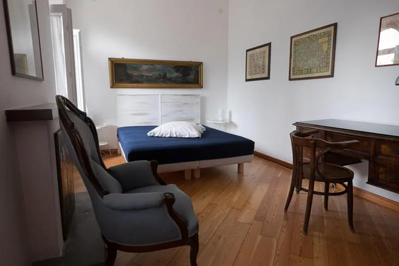 Photo of the whole room, Bed in D'AGO48