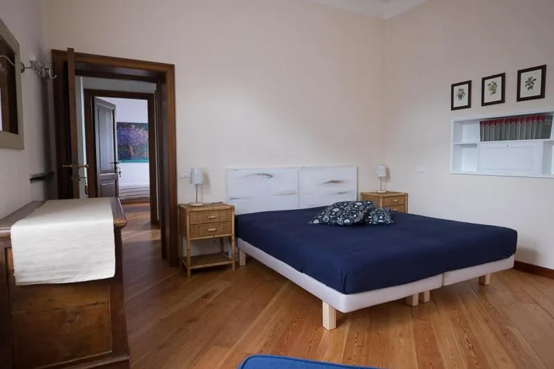 Photo of the whole room, Bed in D'AGO48