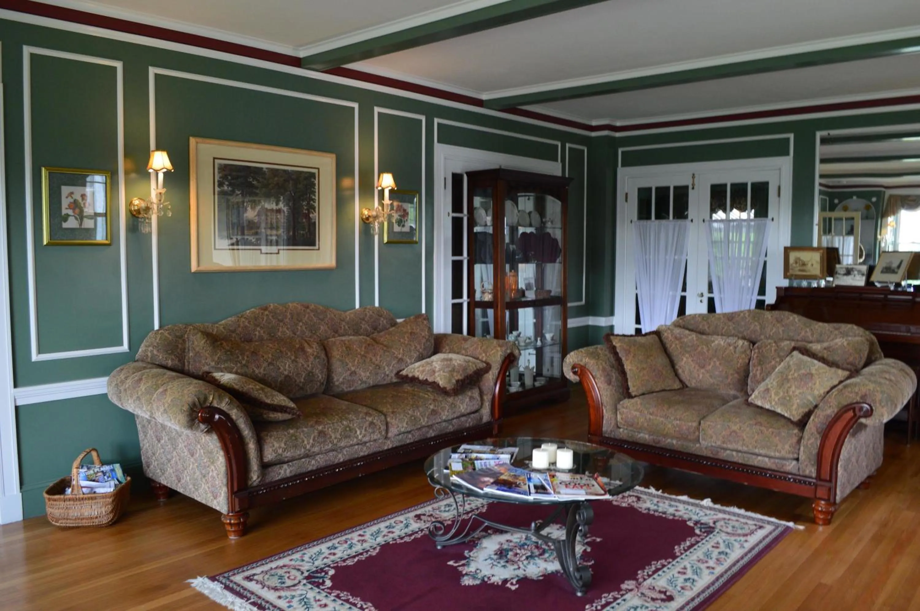 Living room in The Brewster Inn