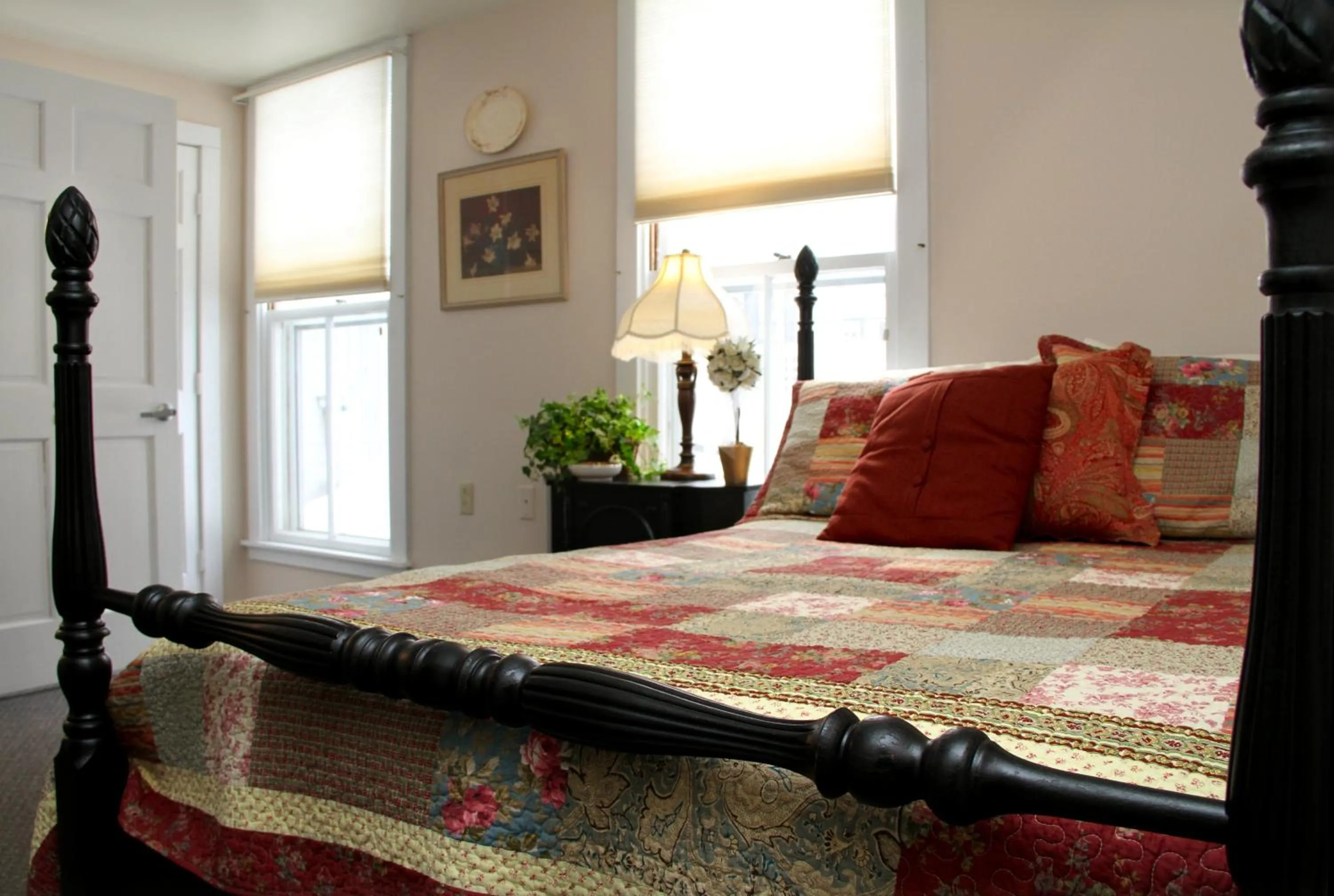 Bed in The Brewster Inn